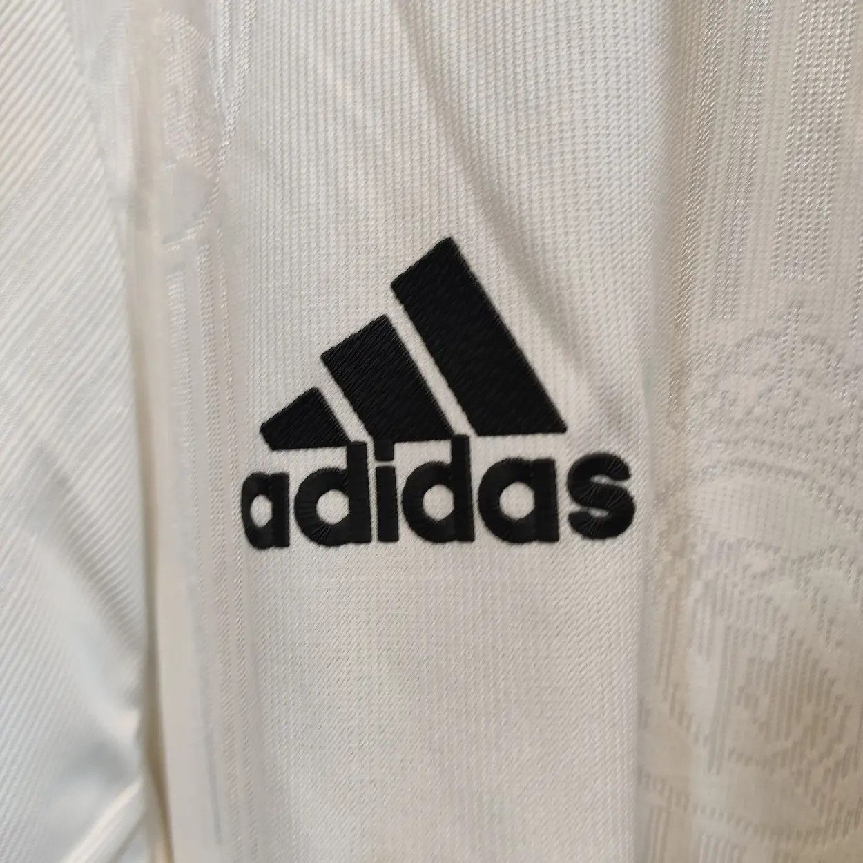 Adidas adidas Real Madrid 22/23 Home Authentic Jersey Size US M / EU 48-50 / 2 - 8 Thumbnail