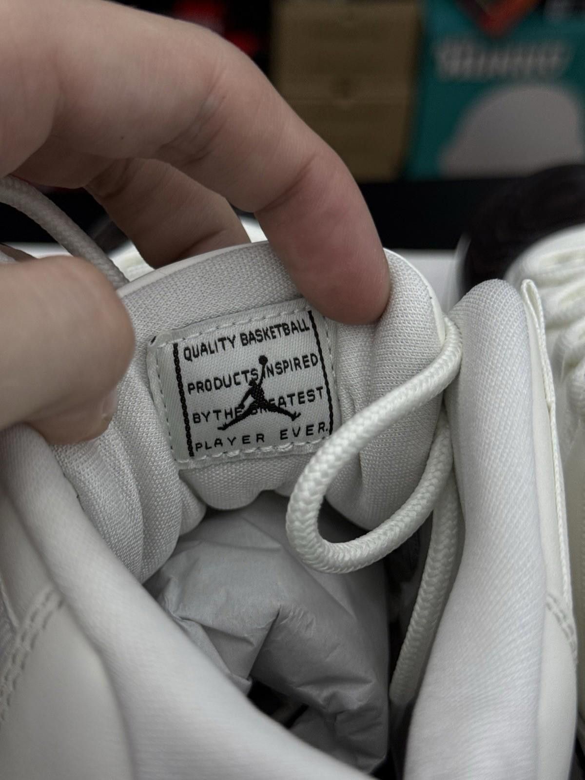 Nike Nike Air Jordan 11 Retro Neapolitan Sail Womens 12W/10.5M Size US 12 / IT 42 - 9 Thumbnail