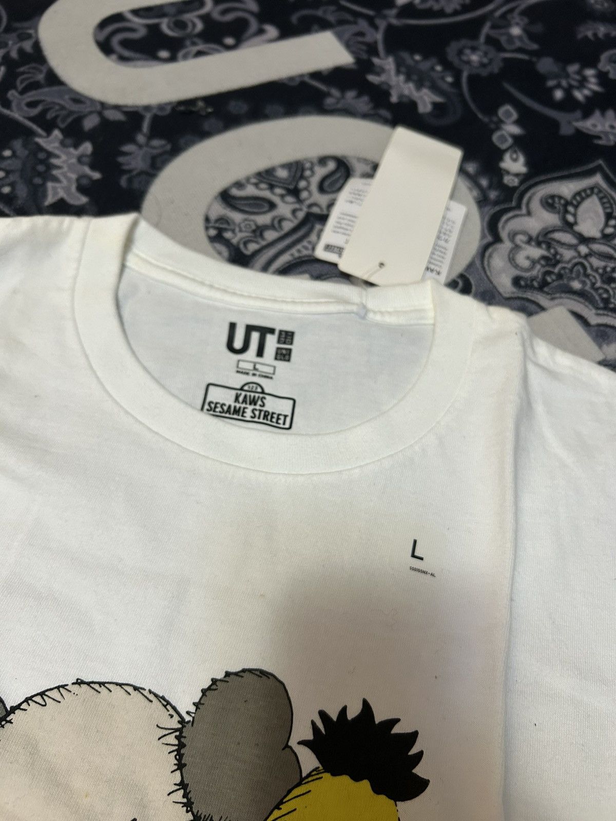 Kaws × Uniqlo Uniqlo x Kaws x Sesame t shirt Size US L / EU 52-54 / 3 - 4 Thumbnail