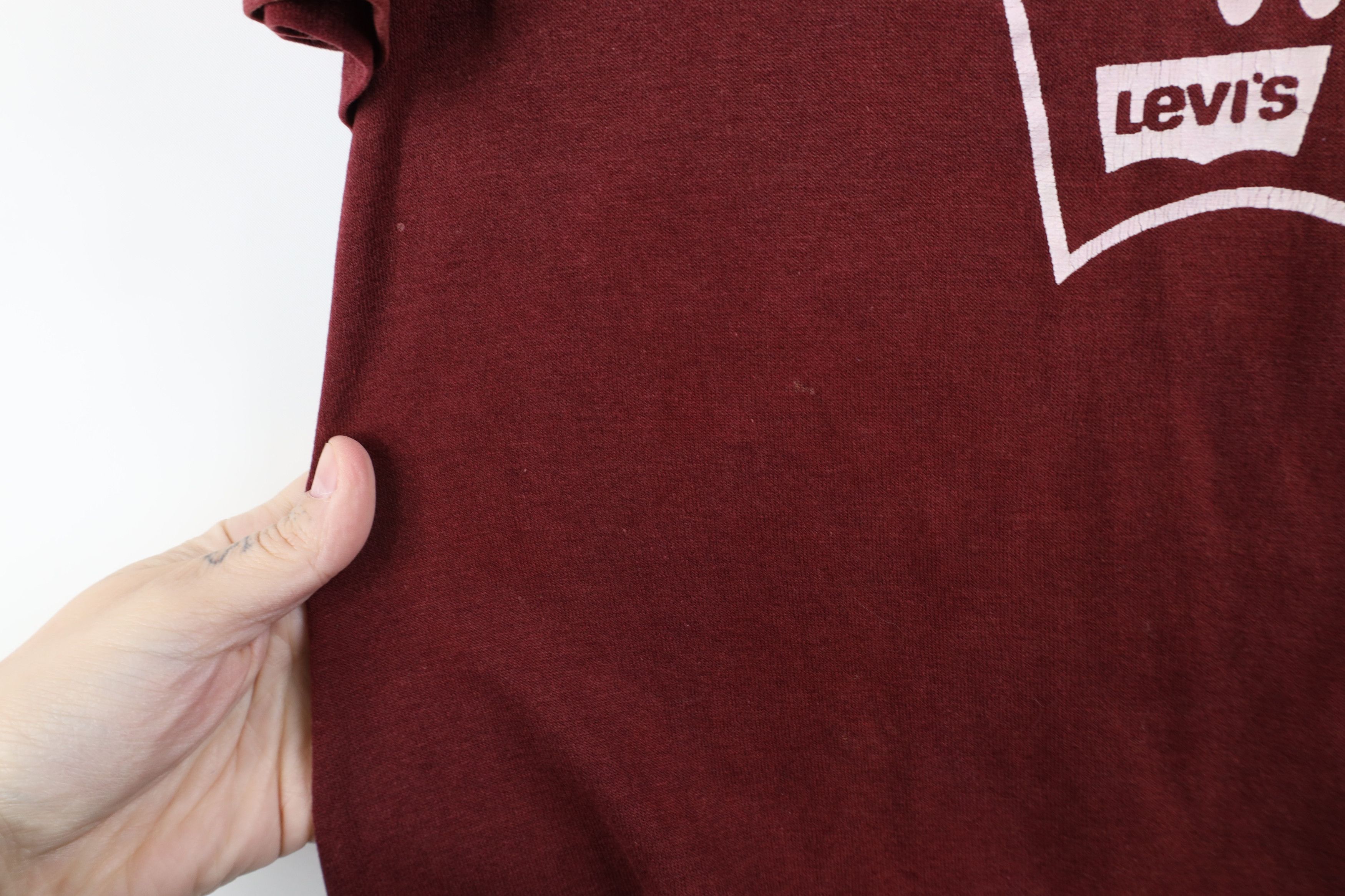 Vintage Vintage 70s 80s Levis Spell Out Patch Rivet T-Shirt Red USA Size US L / EU 52-54 / 3 - 8 Thumbnail