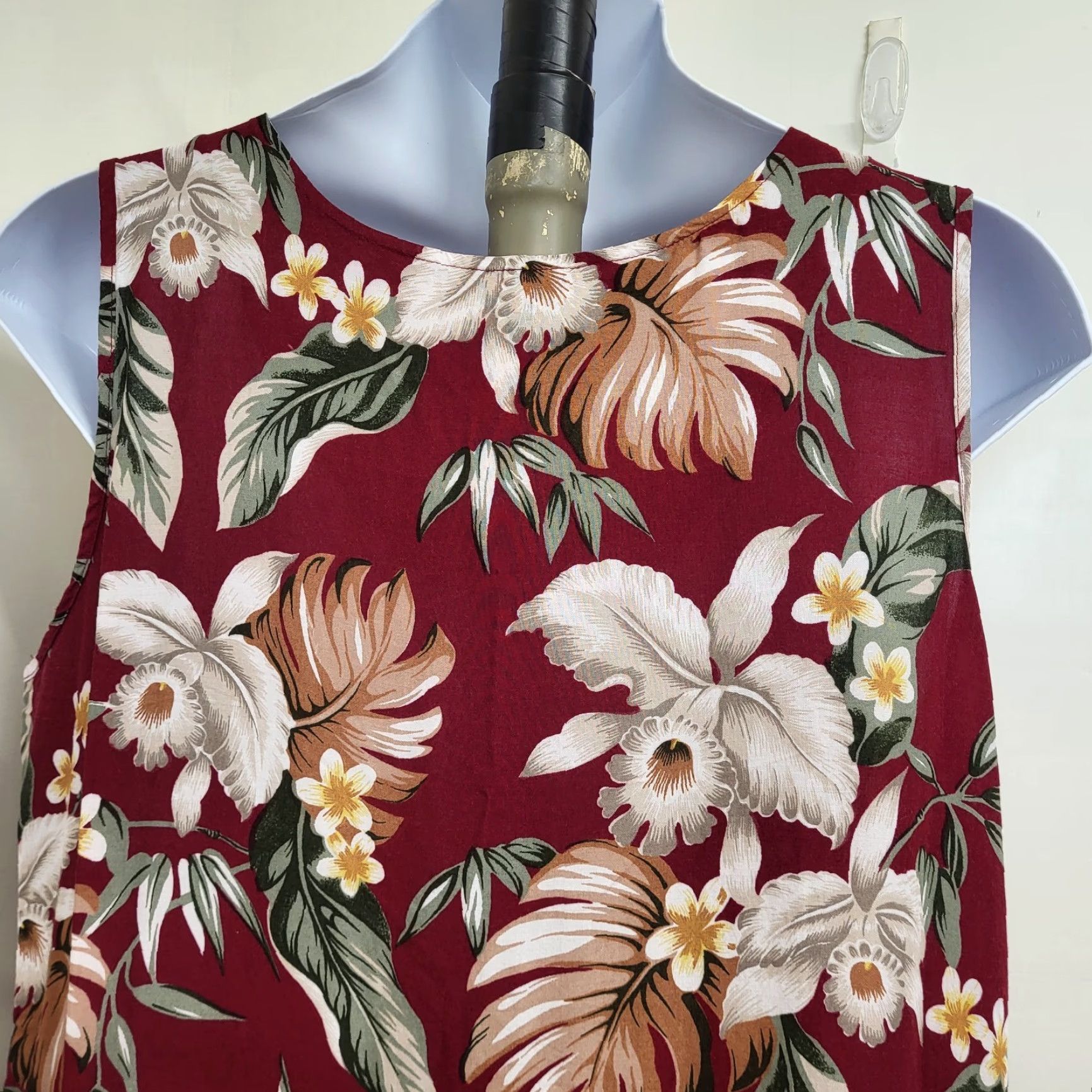 Vintage DNLA Sport Dress Women's XL Maroon Hawaiian Sequin Floral Print Sleeveless Tank Knee Length Dress Size 40" / US 18 - 7 Thumbnail