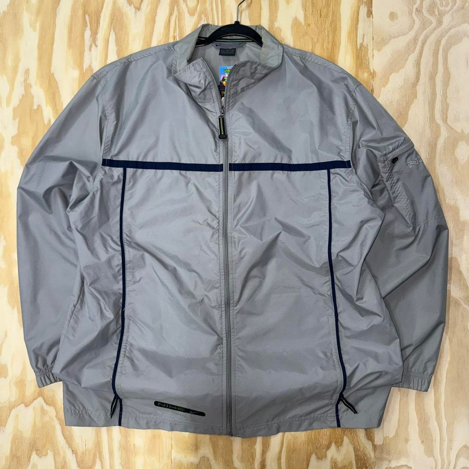 Nike Vintage y2k 2000s gray tag lightweight windbreaker Size US XL / EU 56 / 4 - 1 Thumbnail