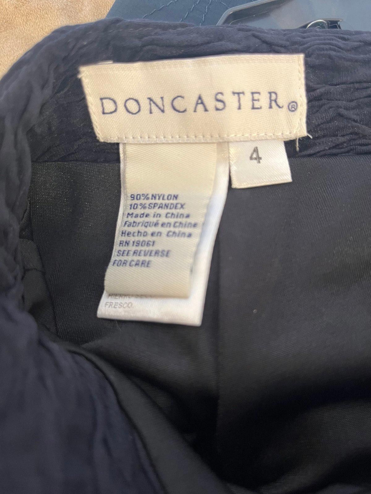 Designer Doncaster Women's skirt Pencil Above Knee Size 4 Size 28" / US 6 / IT 42 - 4 Thumbnail