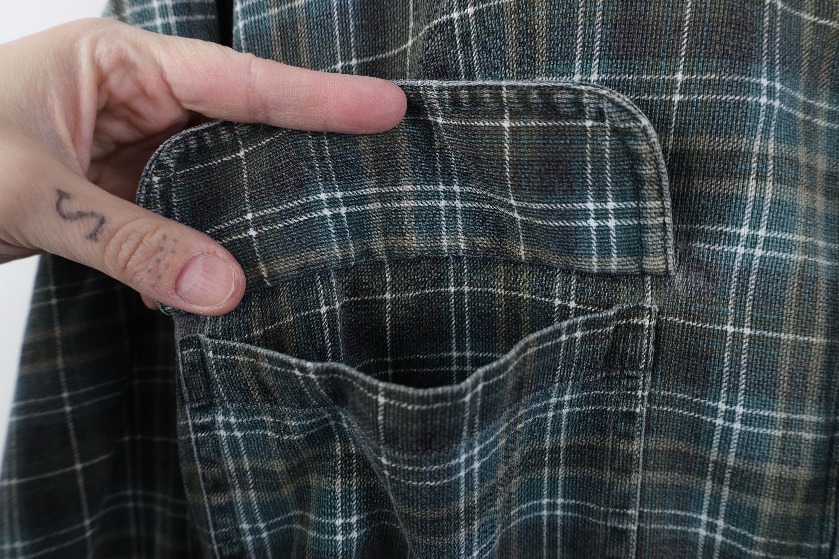 Vintage Vintage 90s Streetwear Faded Knit Board Button Shirt Plaid Size US XL / EU 56 / 4 - 4 Thumbnail
