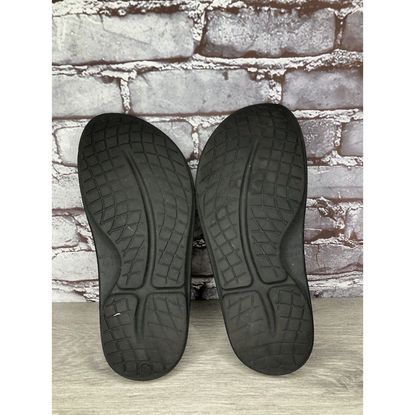 Other OOFOS Black Rubber Lightweight Recovery Slides Sandals Women Size US 10 / IT 40 - 7 Thumbnail