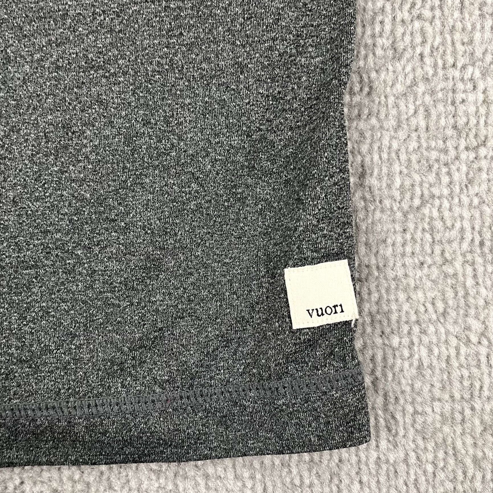 Vuori Vuori Tradewind Shirt Mens M Gray Logo Vuori Strato Tech Short Sleeve Performance Active Fitness Gym Shirt Size US M / EU 48-50 / 2 - 2 Thumbnail