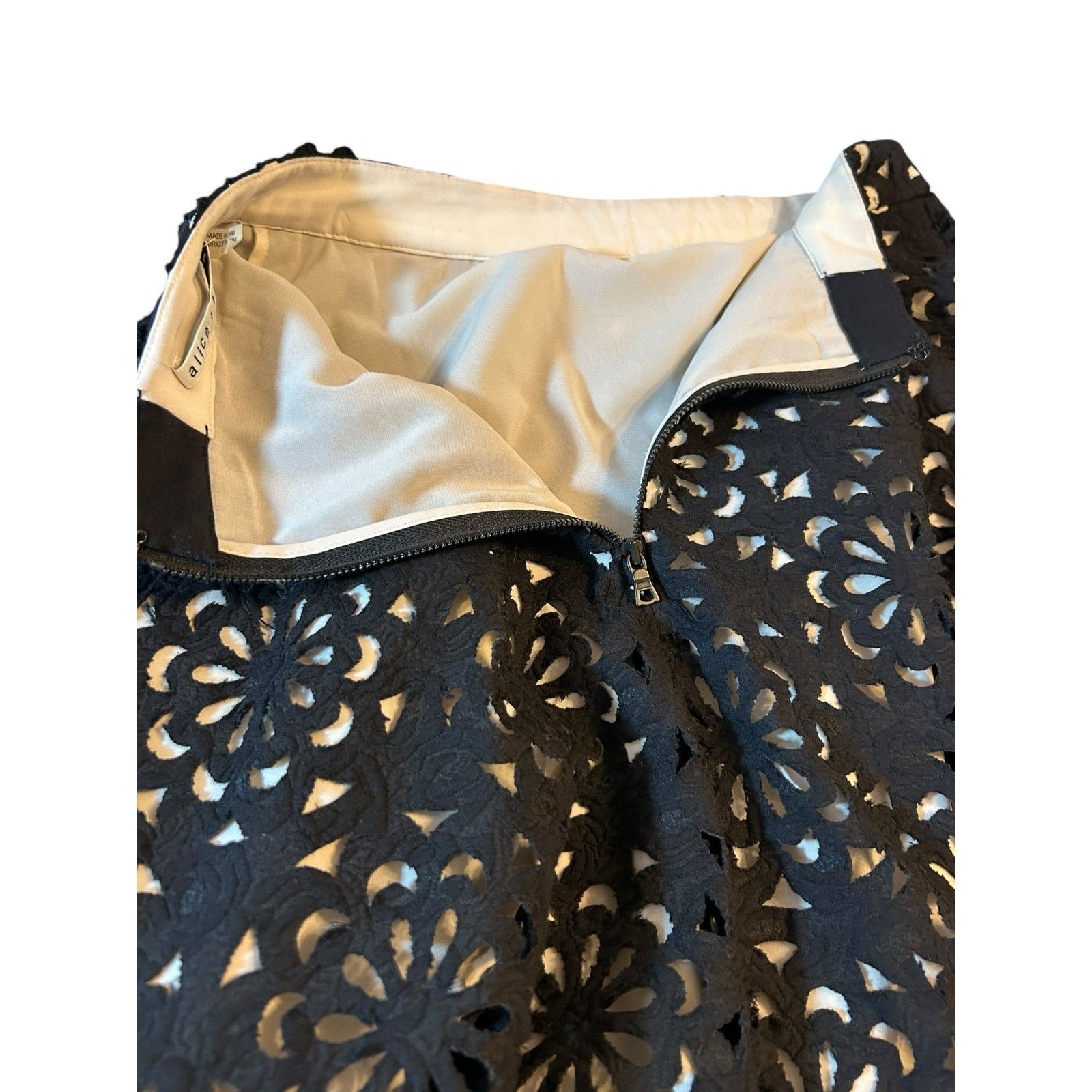 Alice + Olivia Alice + Olivia Viviana Cutout A-Line Skirt - Size 4 Size 27" / US 4 / IT 40 - 9 Thumbnail