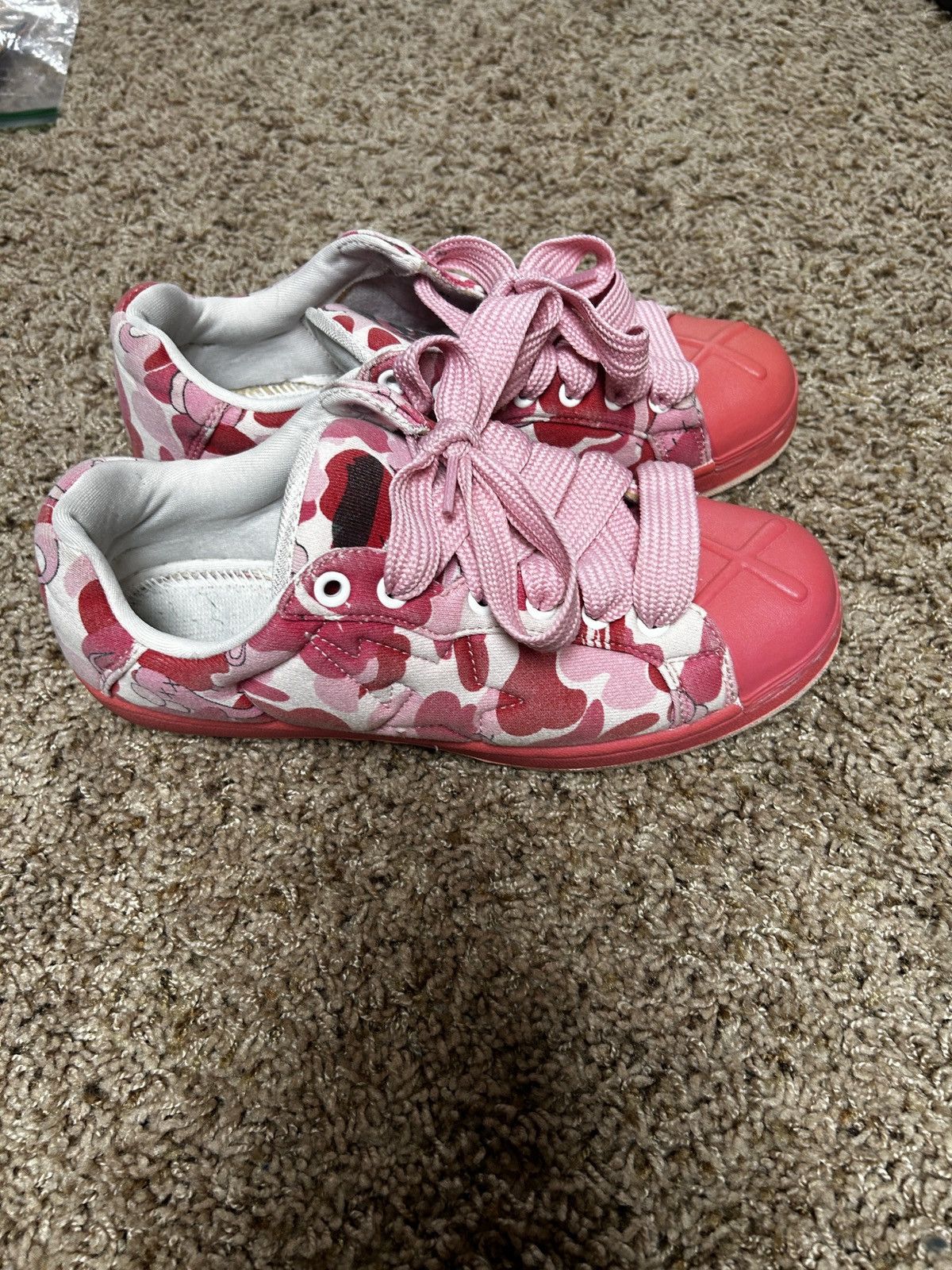 Bape × Kaws Kaws bape shell toe Size US 9.5 / EU 42-43 - 3 Thumbnail