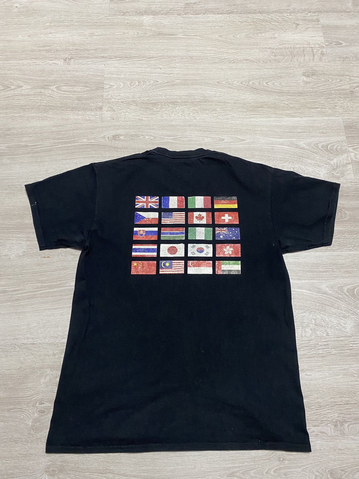 Places + Faces Vintage Places 5 Faces international print country size M Size US M / EU 48-50 / 2 - 4 Thumbnail