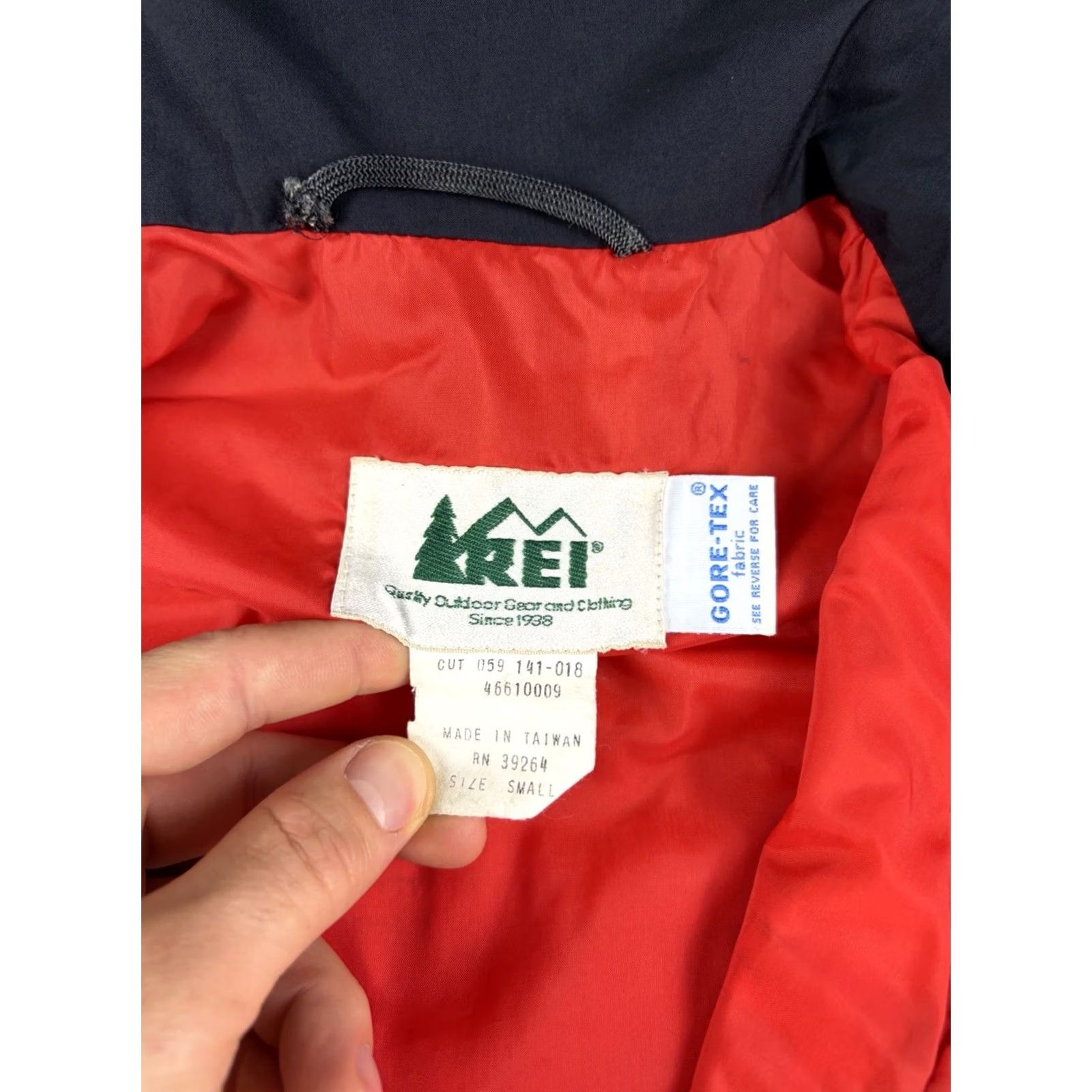 Vintage VINTAGE REI Co Op Jacket Men’s S Black Full Zip Gore Tex 90s Rain Coat Outdoors Size US S / EU 44-46 / 1 - 4 Thumbnail