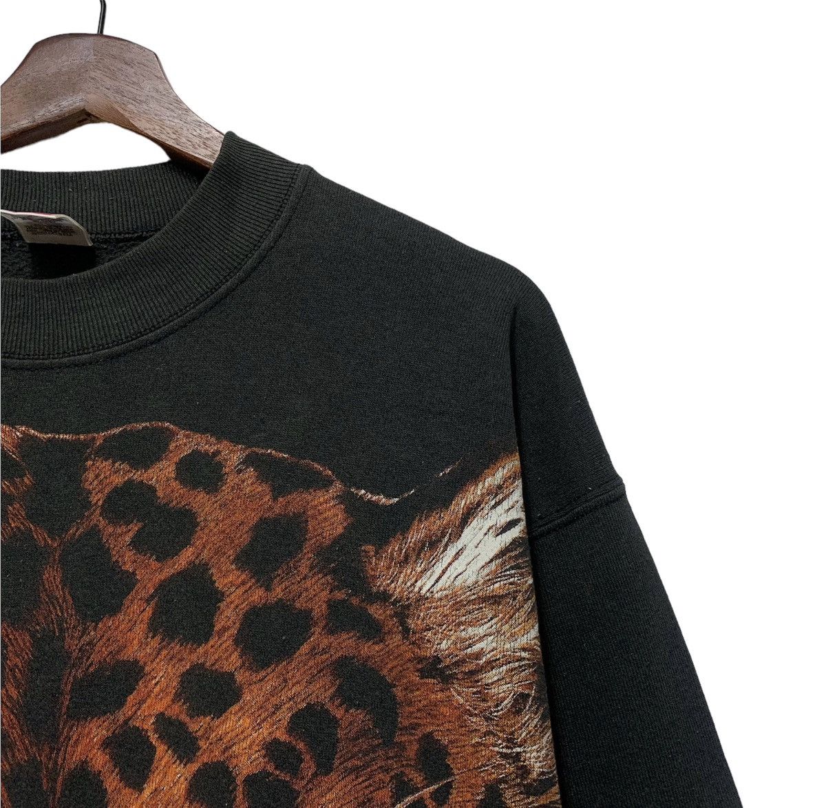 Vintage Vintage 90s Fruit of the loom Over Print Leopard Sweatshirt Size US L / EU 52-54 / 3 - 4 Thumbnail