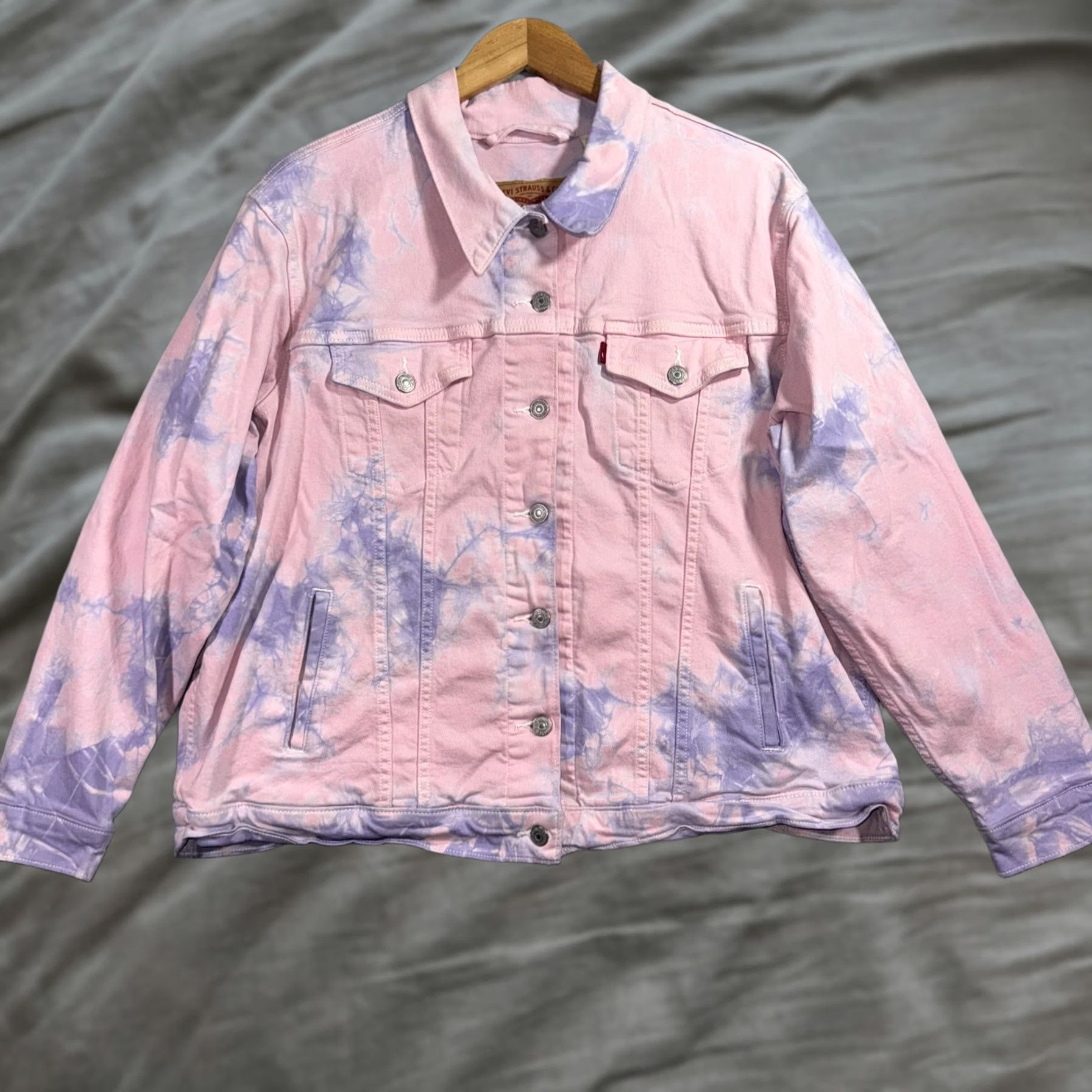 Levi's VINTAGE Levis Denim Jacket Womens 2X Pink Purple Tie Dye Trucker Jean Coat Button Size 40" / US 18 - 1 Thumbnail