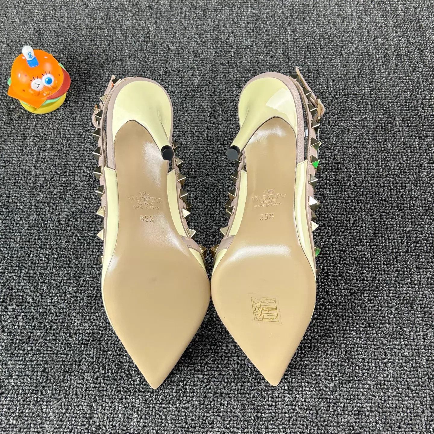 Valentino Valentino Rivet Pointed Toe Pumps EU 35.5 New Size US 5 / IT 35 - 6 Thumbnail