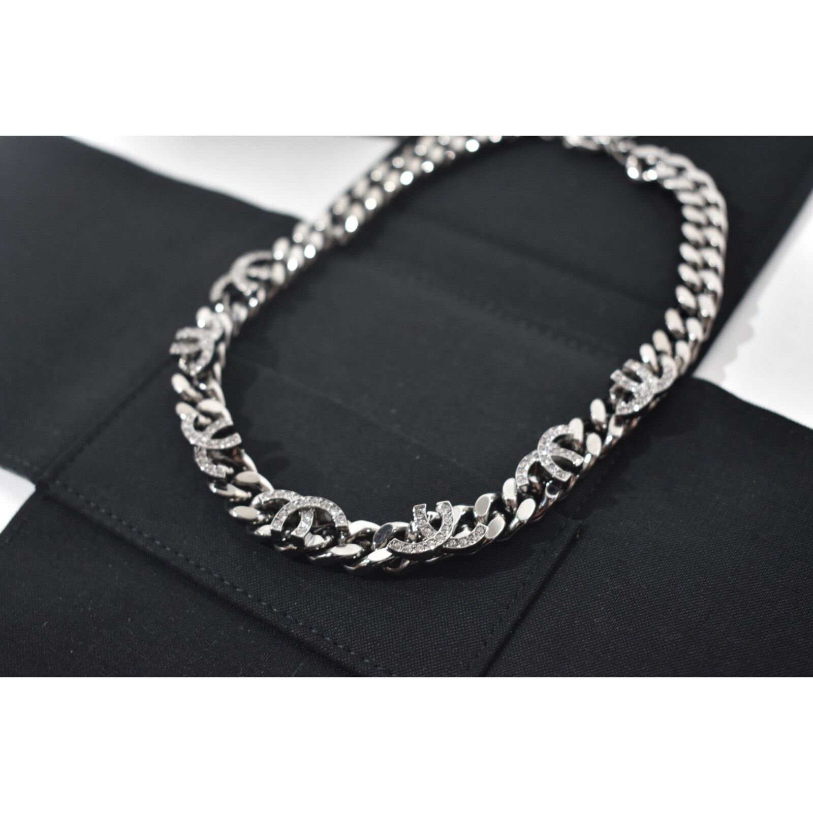 Chanel Chanel Cut Off Chain Cuban Link Crystal Choker Necklace Size ONE SIZE - 8 Thumbnail