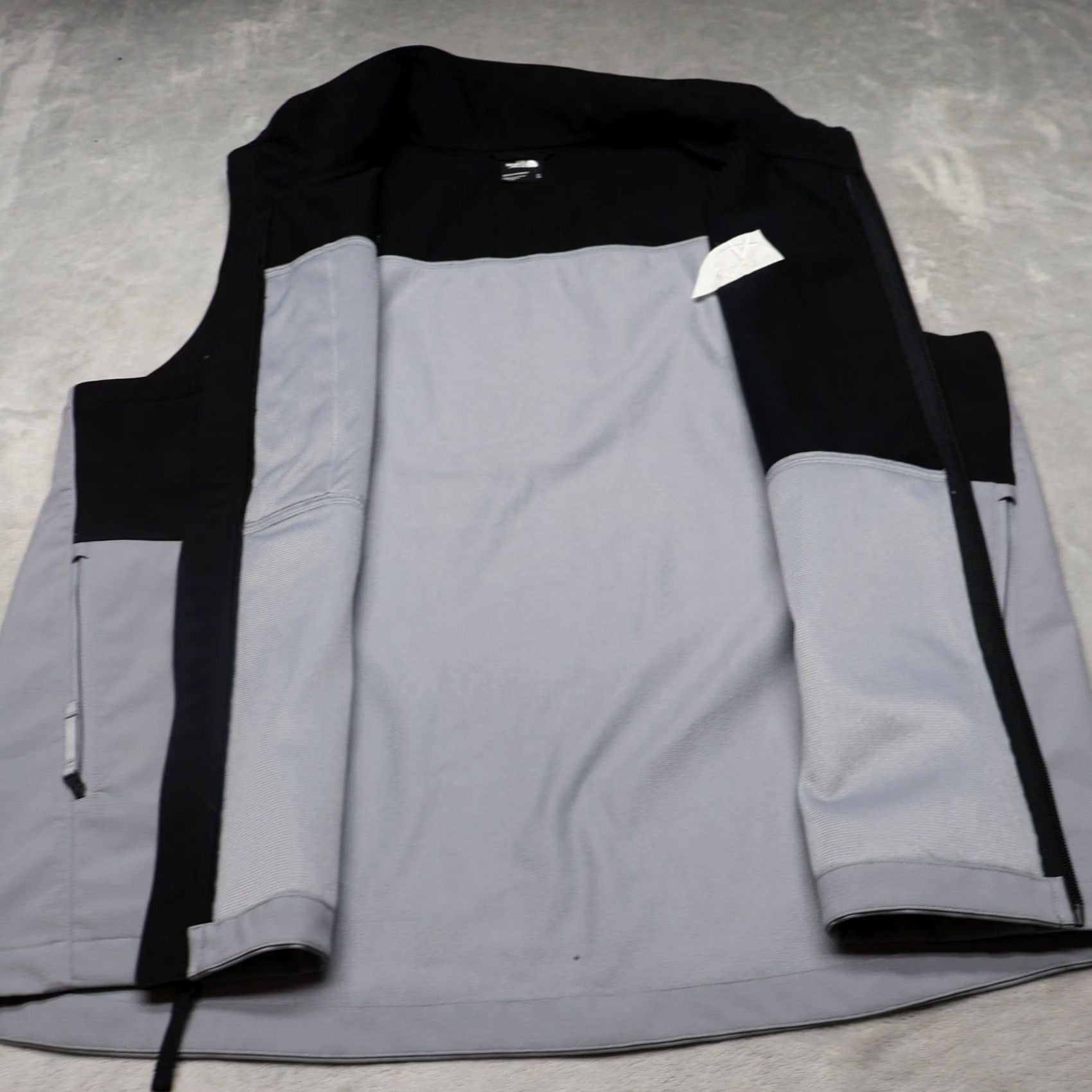 The North Face North Face Vest Men XL Gray Castle Rock Softshell Full Zip Wind Rain Hiking LOGO Size US XL / EU 56 / 4 - 4 Thumbnail