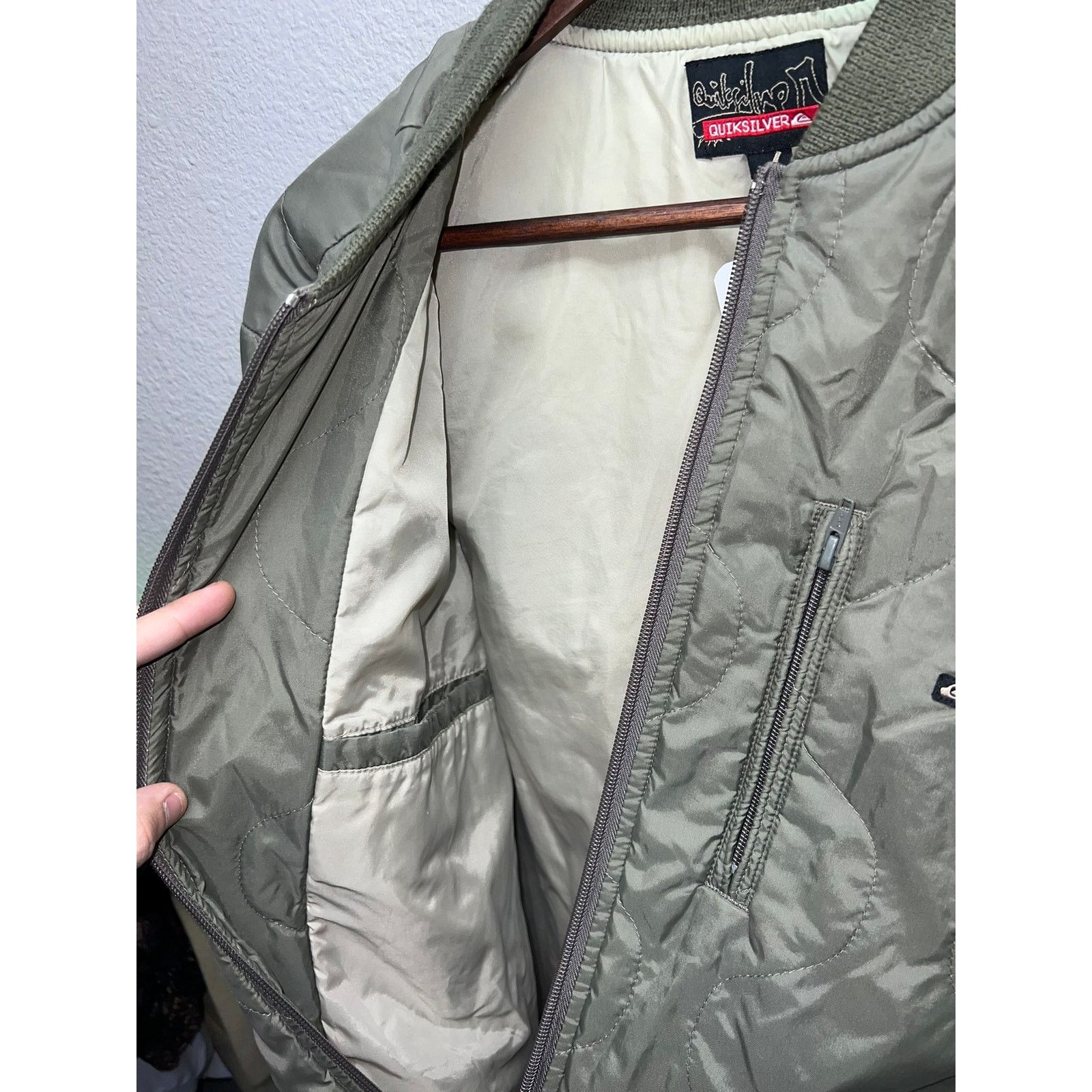 Vintage Vintage Quiksilver Bomber Jacket Quilted Green Full Zip L Size US L / EU 52-54 / 3 - 7 Thumbnail