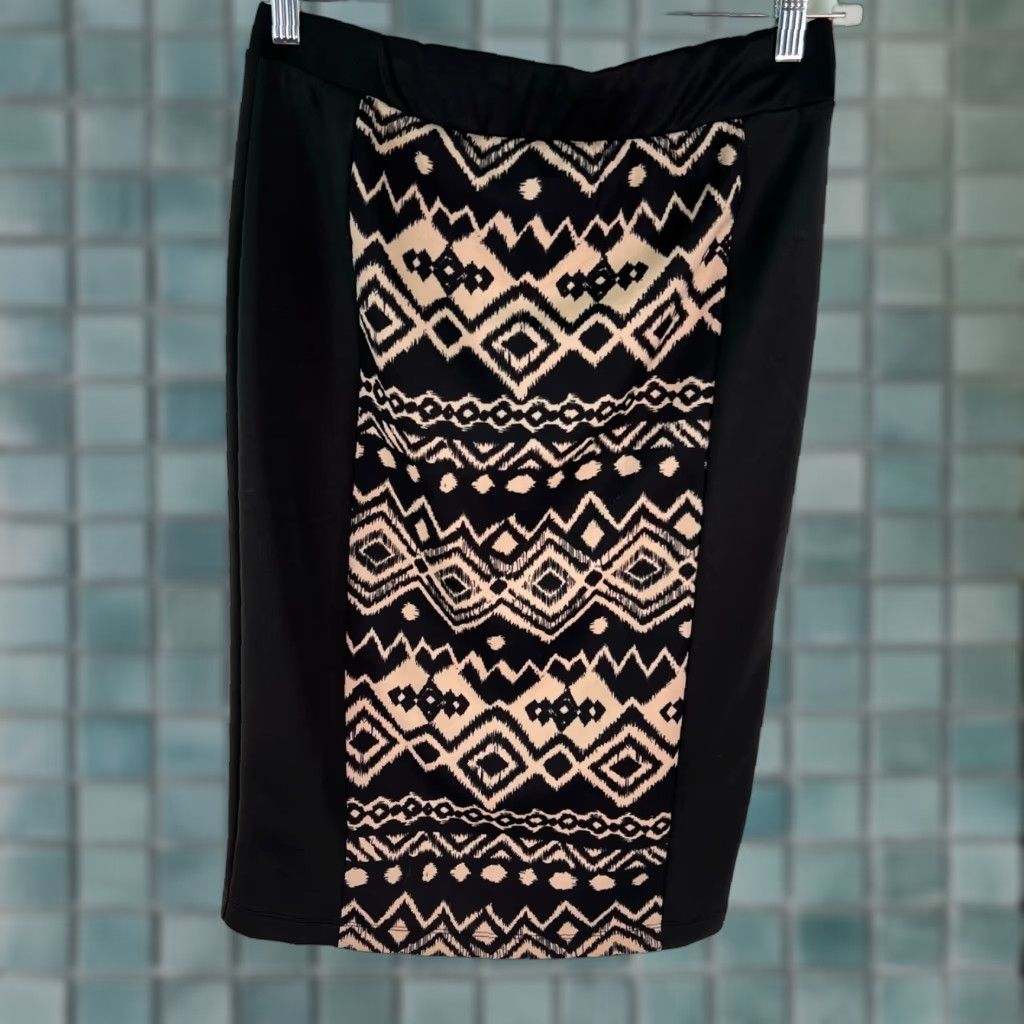 Vintage Courtenay Pencil Skirt Womens M Black White Geometric Poly Courtenay Pencil Skirt Womens M Black White Geometric Poly Size 32" / US 10 / IT 46 - 1 Thumbnail