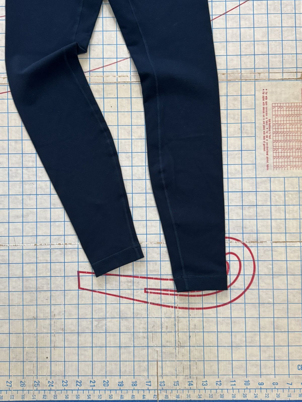 Lululemon Lululemon Leggings Navy Women’s Size 6 Size 28" / US 6 / IT 42 - 4 Thumbnail