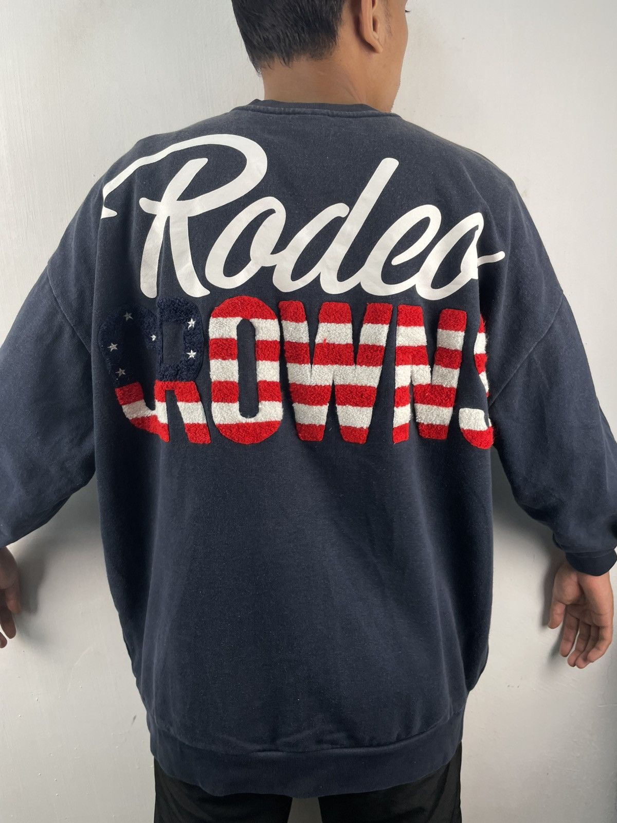 Japanese Brand Vintage Rodeo Crown Sweatshirt Spellout Embroidery Sunfaded Size US XXL / EU 58 / 5 - 3 Thumbnail