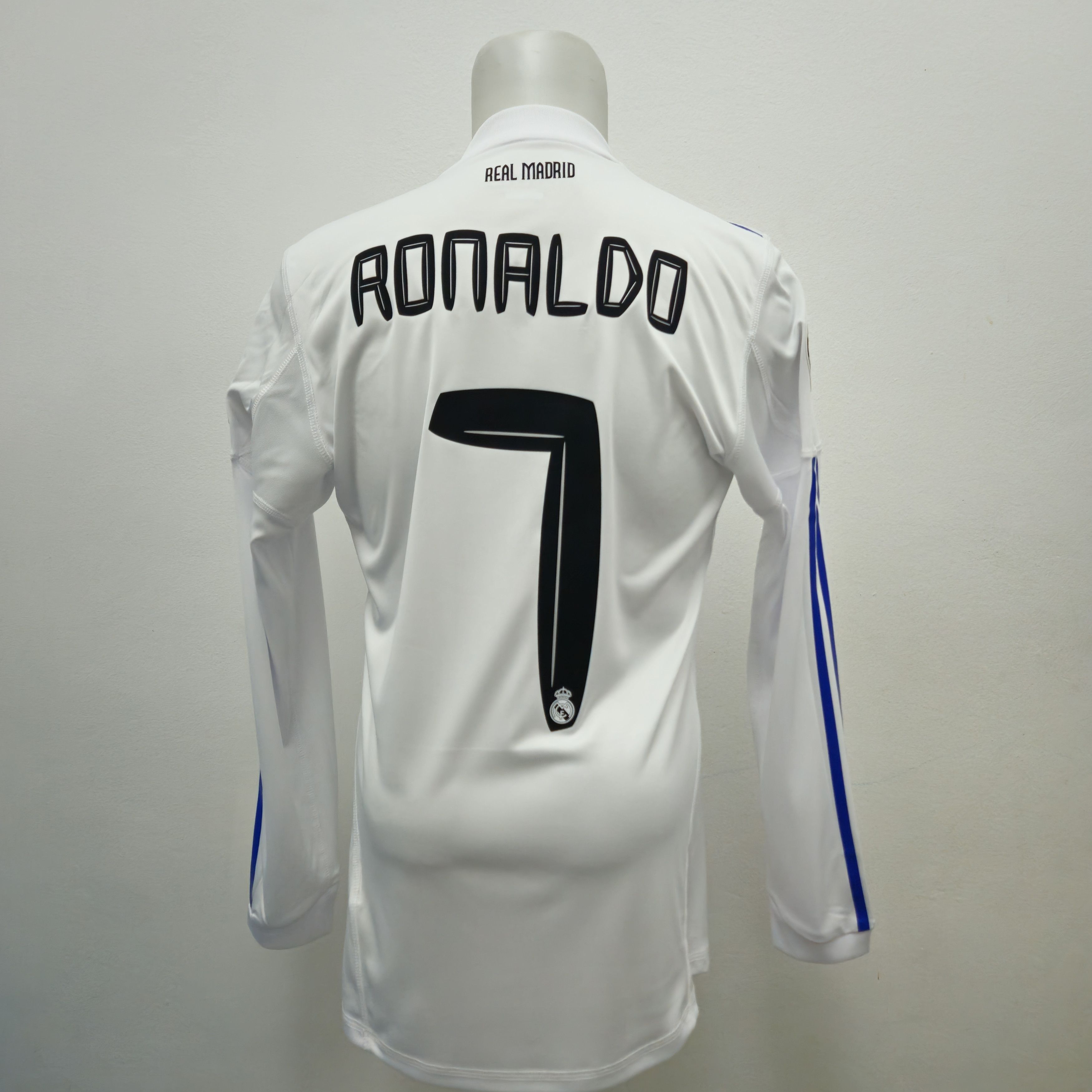 Other Real Madrid Home 2010/11 Ronaldo UCL Long Sleeve Formotion Size US M / EU 48-50 / 2 - 5 Thumbnail