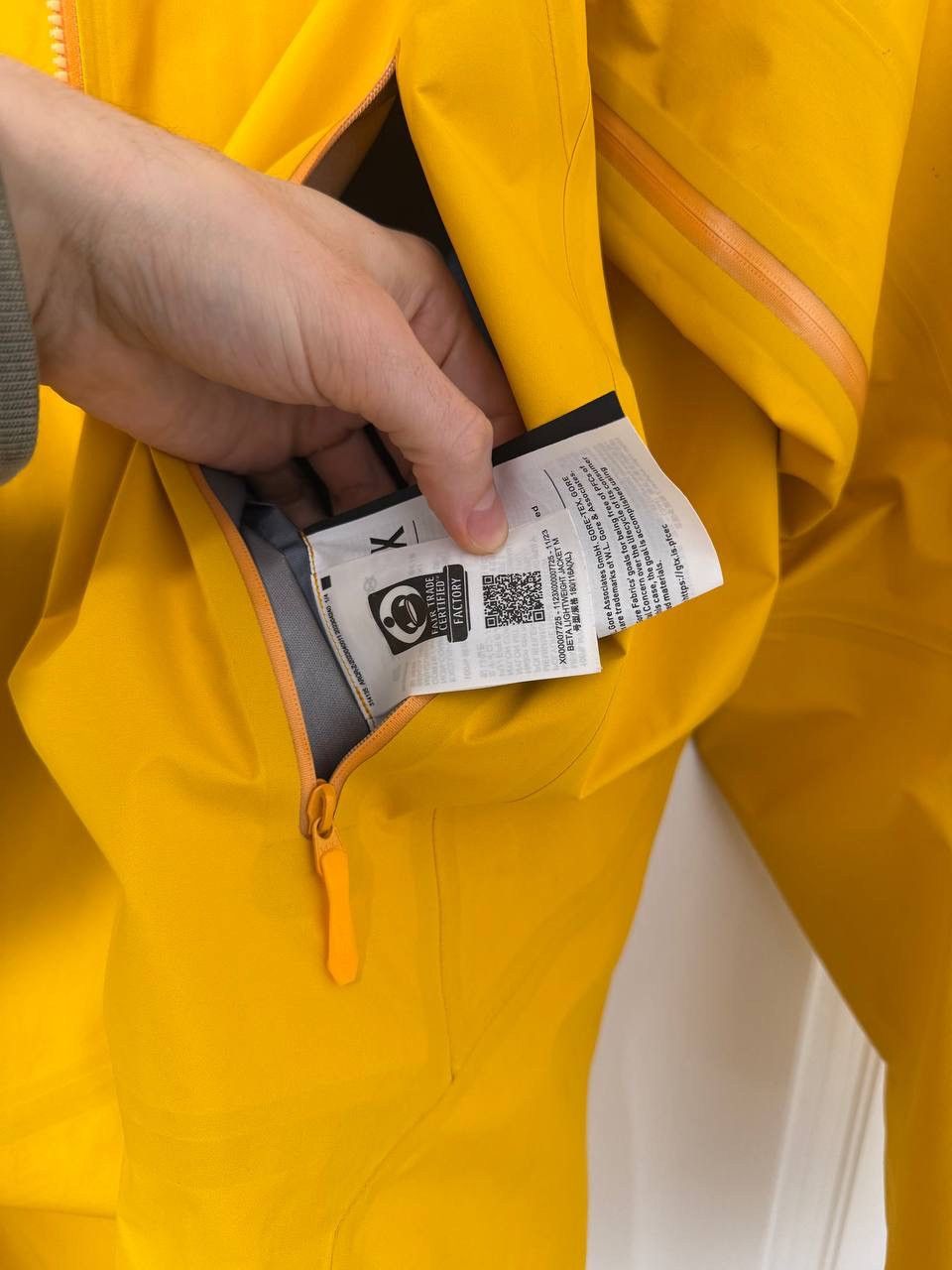 Arc'teryx Arc'teryx Mens Beta AR Jacket in Edziza yellow gore-tex XL Size US XL / EU 56 / 4 - 5 Thumbnail