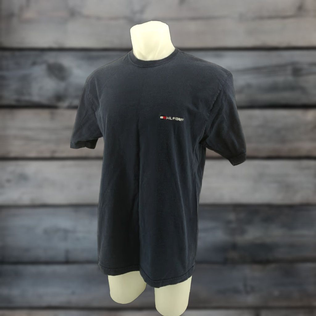 Tommy Hilfiger VINTAGE Tommy Hilfiger Jeans Mini-Logo Navy Blue Size Large T-Shirt Mens Size US 33 - 1 Thumbnail