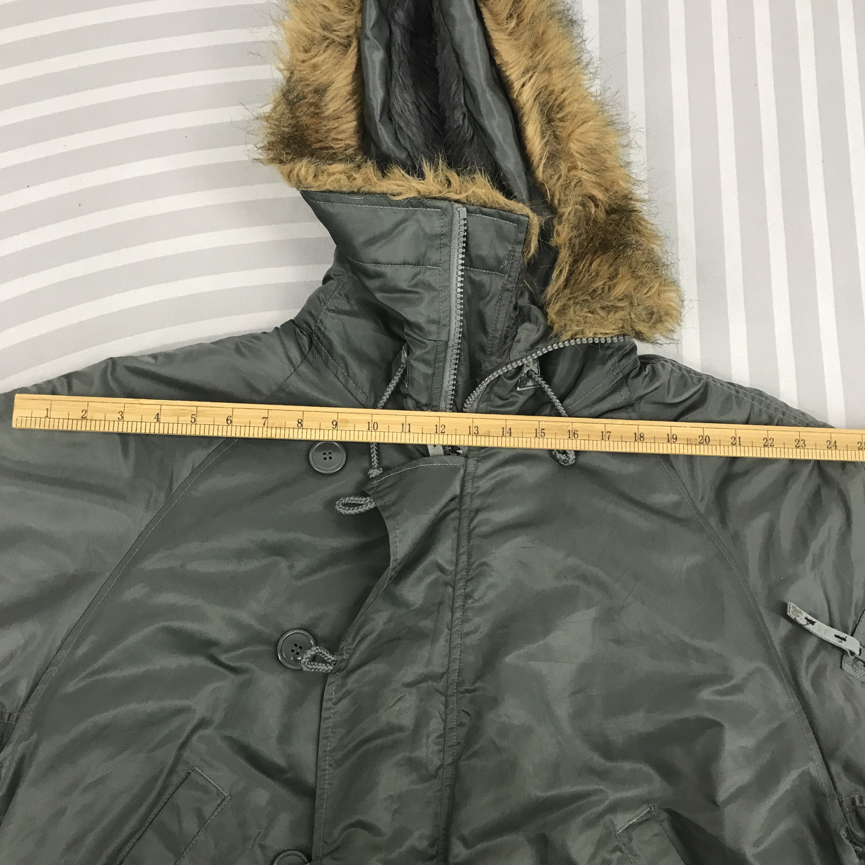Alpha Industries Vtg Alpha industries Bomber military style fur hoodie jacket Size US L / EU 52-54 / 3 - 4 Thumbnail