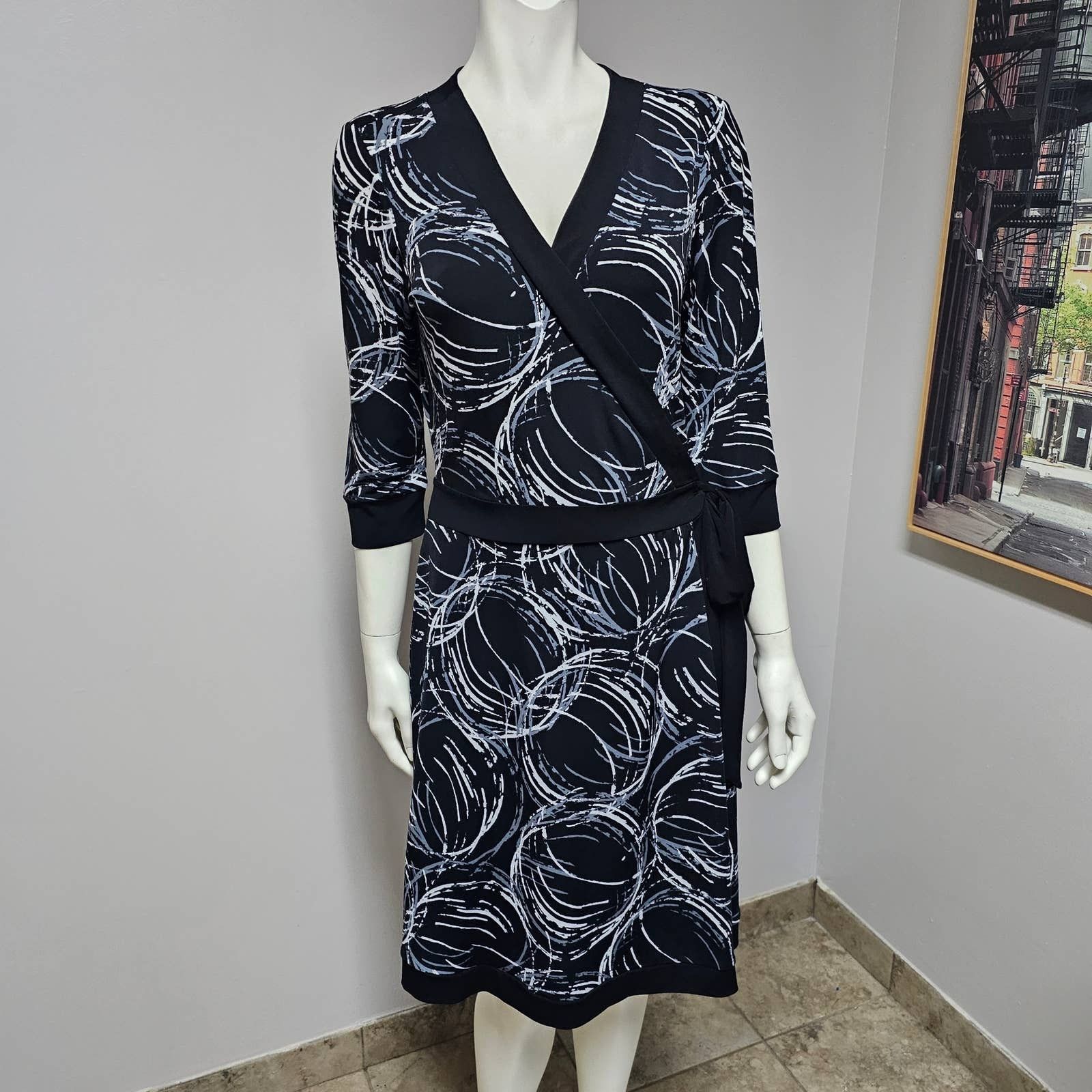 Alfani Alfani Black/White Swirl Knee Length Wrap Dress Size Medium Size M / US 6-8 / IT 42-44 - 1 Thumbnail