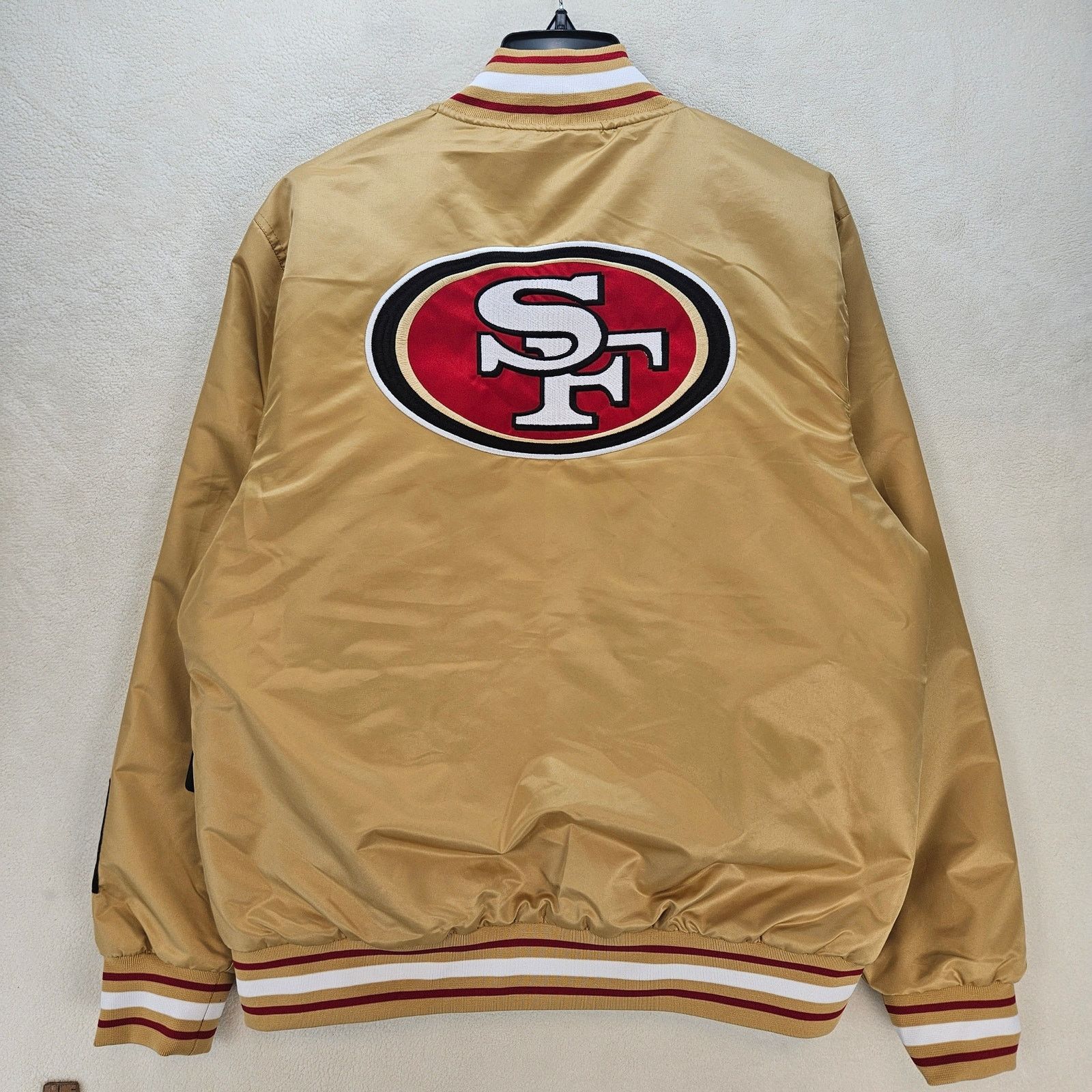 Altra ULTRA GAME MEN'S MEDIUM SAN FRANCISCO 49ERS VARSITY SATIN Size US M / EU 48-50 / 2 - 6 Thumbnail