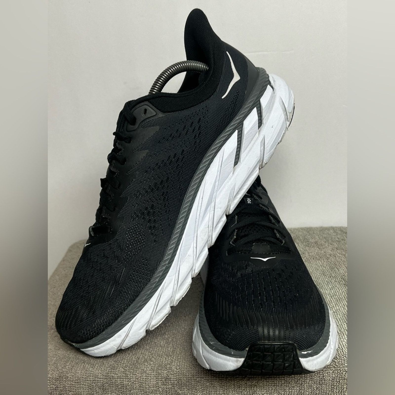 Hoka Hoka One One Mens Clifton 7 Black Running Shoes 10.5 2E WIDE Size US 10.5 / EU 43-44 - 2 Thumbnail