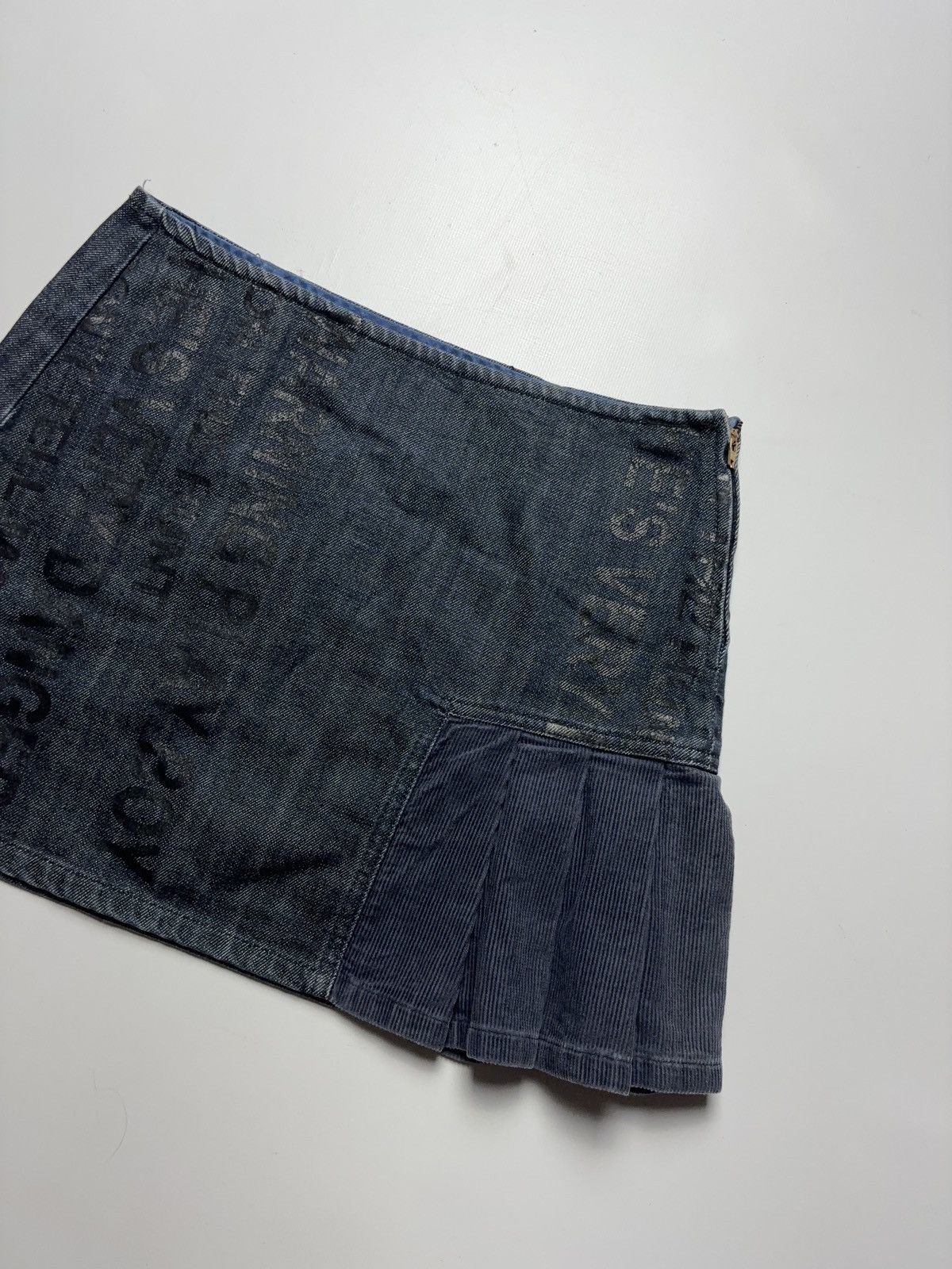 Japanese Brand × Vintage VINTAGE PRINTED PLAYBOY PLEATED MINI AVANT GARDE DENIM SKIRT Size 27" / US 4 / IT 40 - 6 Thumbnail