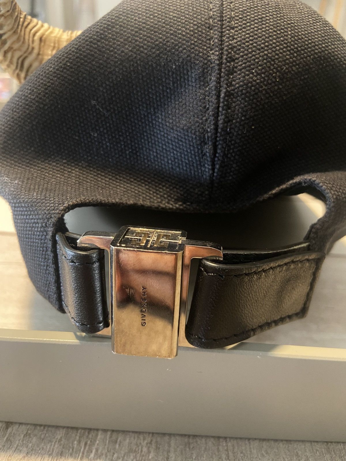 Givenchy Givenchy 4G horn cap Size ONE SIZE - 6 Thumbnail