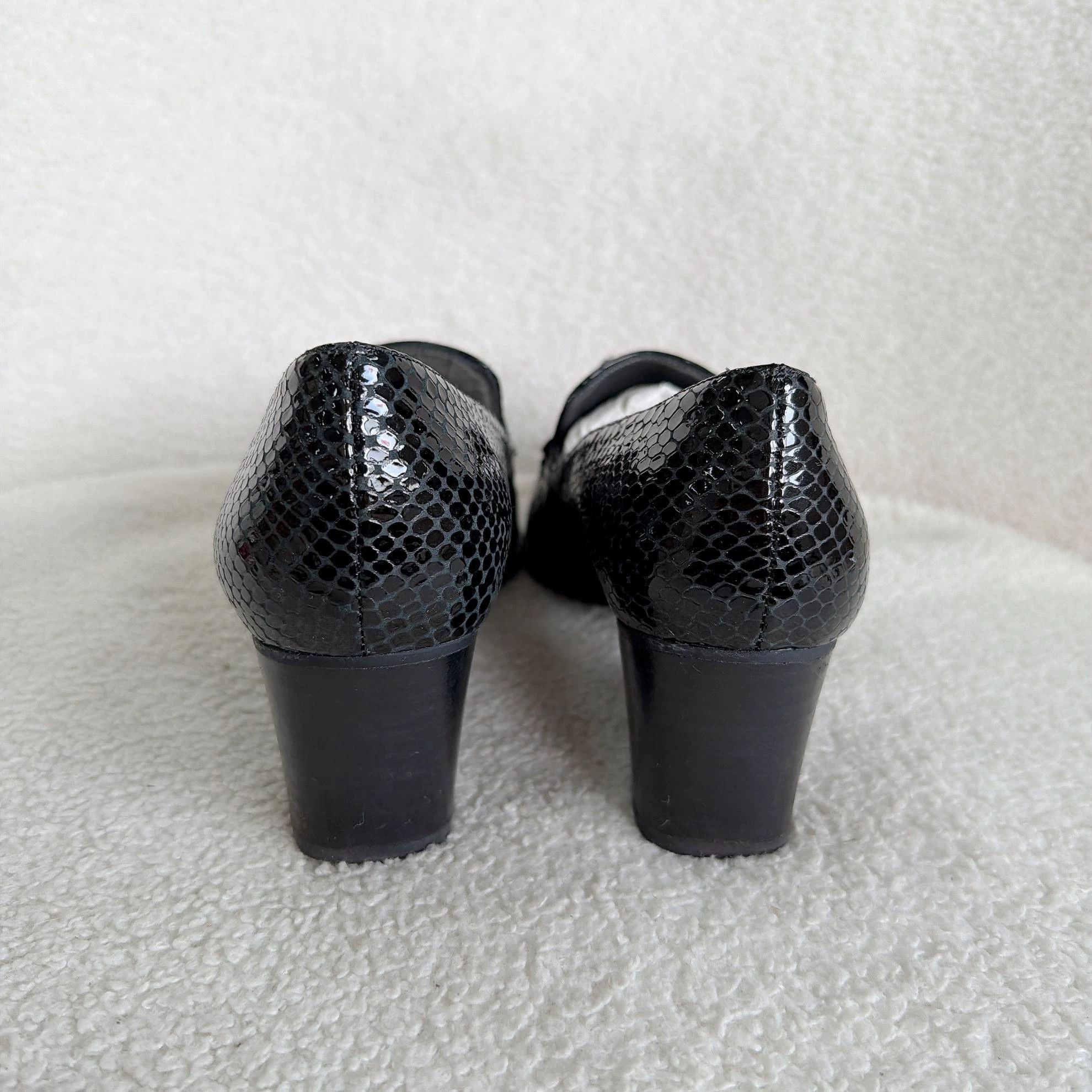 Stuart Weitzman Stuart Weitzman Black Tassel Block Heel Leather US 7 Size US 7 / IT 37 - 4 Thumbnail
