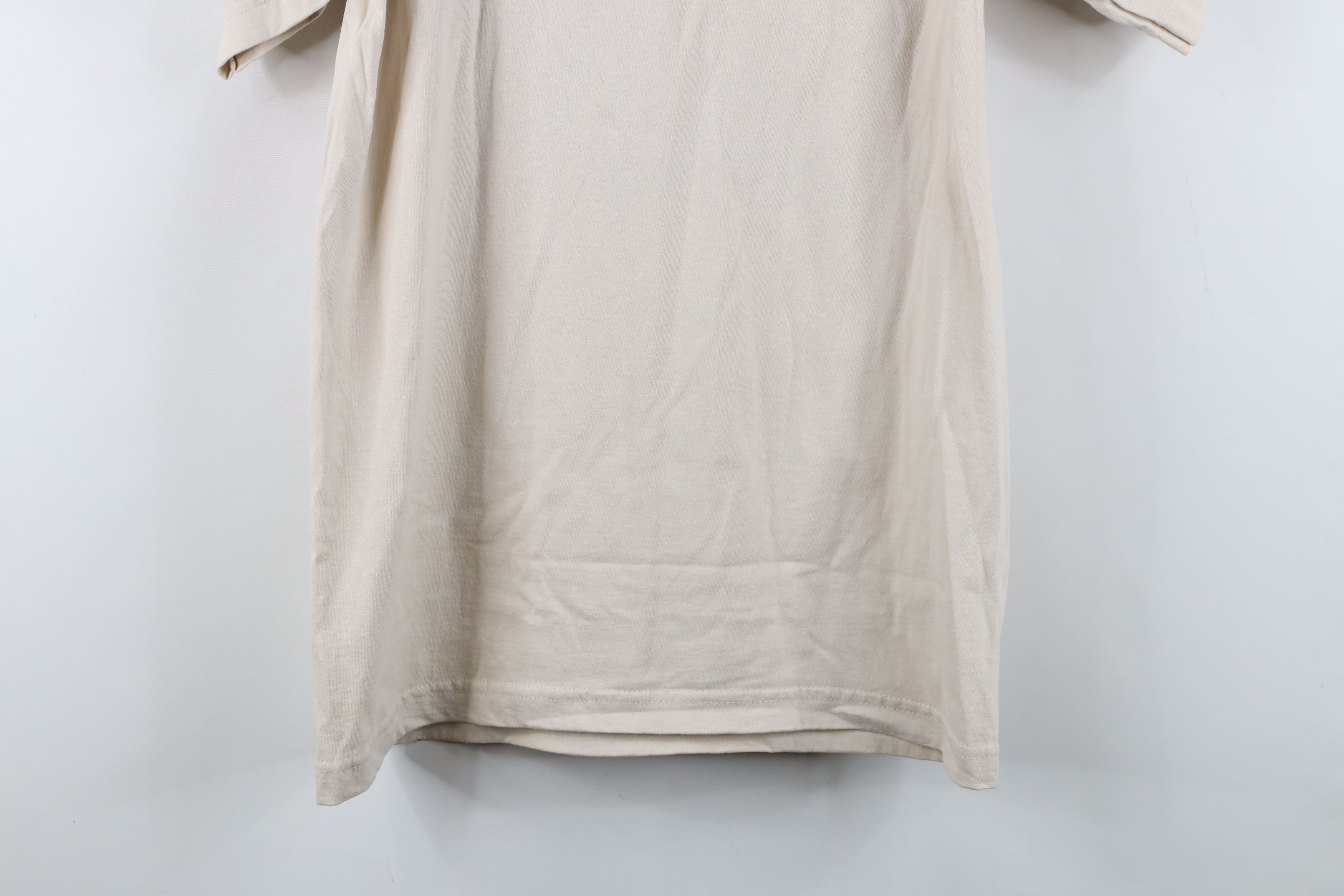 Vintage Deadstock Vintage Y2K DC Shoes Skateboarding Logo T-Shirt Size US L / EU 52-54 / 3 - 14 Thumbnail