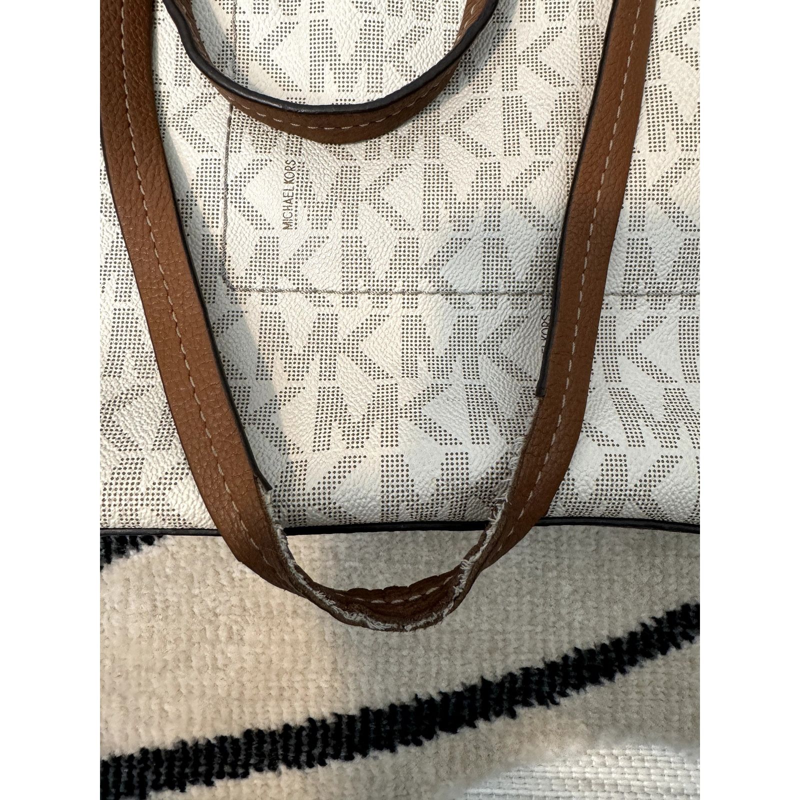 Michael Kors Michael Kors Signature Pebble Leather Shoulder Tote Bag Size ONE SIZE - 2 Thumbnail