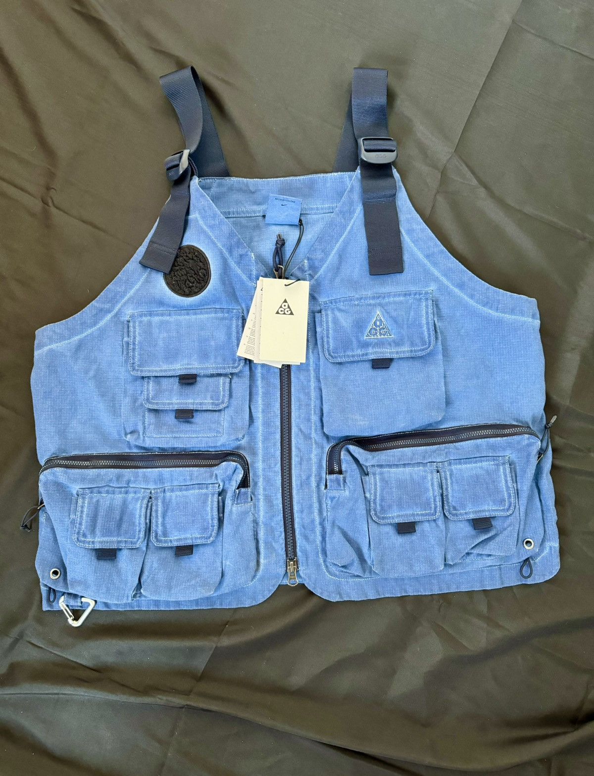 image of Nike Acg Watchman Peak Vest in Blue, Men's (Size Medium)