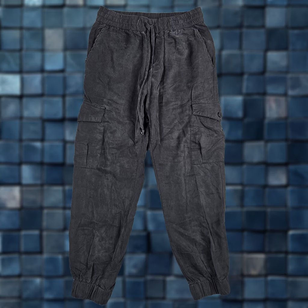 Vintage Dress Forum Women’s Tencel Pull-on Black Jogger Pant S Casual Regular Inseam 23" Size 26 Waist Button Machine Washable Size 28" / US 6 / IT 42 - 1 Thumbnail