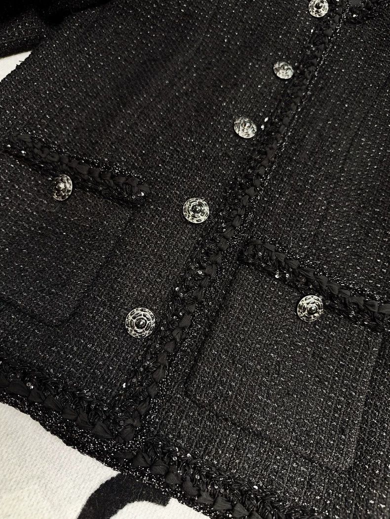 Chanel Chanel 25s black glitter classic round-neck braided jacket Size XS / US 0-2 / IT 36-38 - 4 Thumbnail