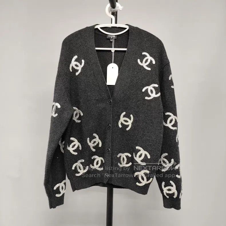 Chanel Chanel Black logo printed sequin coat Size XS / US 0-2 / IT 36-38 - 1 Thumbnail