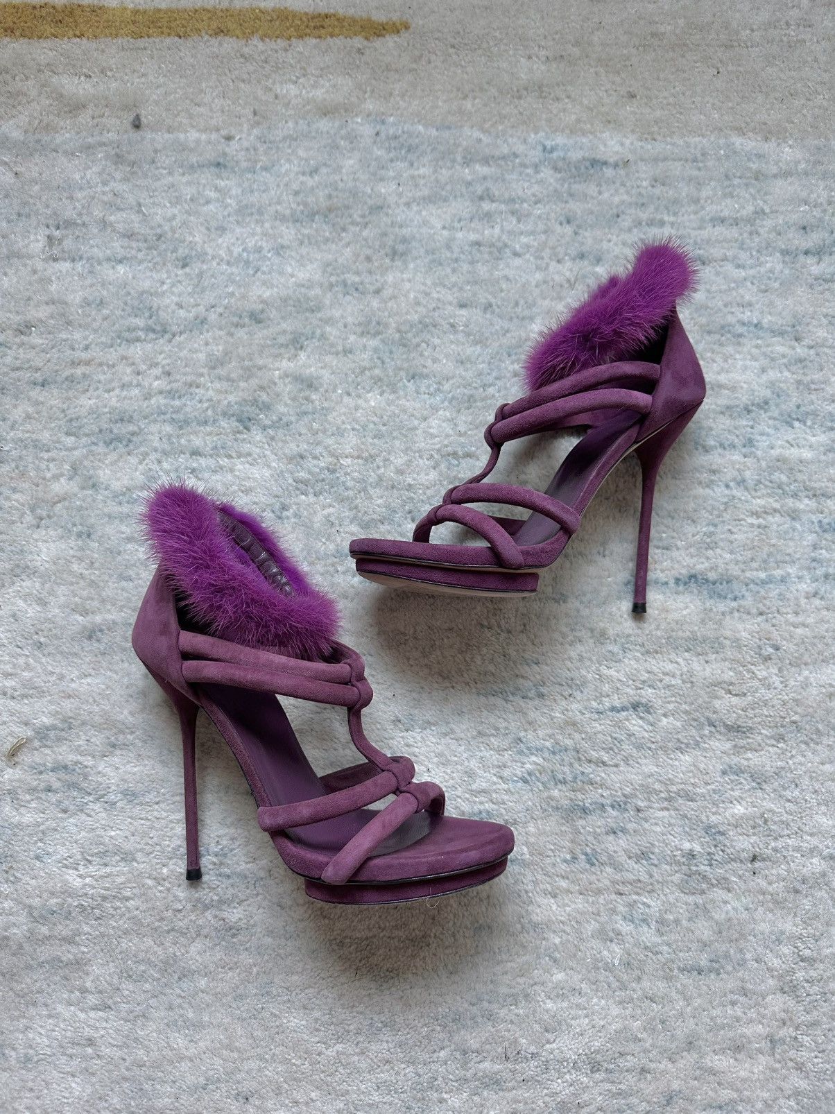 Gucci Camilla T Strap Suede Heels Sandals Mink Fur Cuff