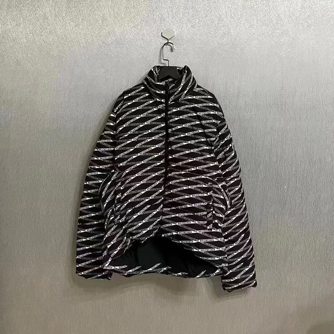 Balenciaga balenciaga padded jacket with bold design Size US L / EU 52-54 / 3 - 1 Thumbnail