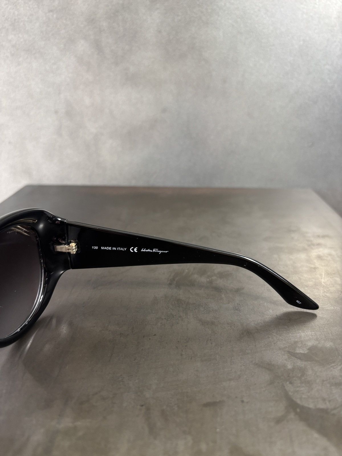 Salvatore Ferragamo 2000s Salvatore Ferragamo Sunglasses SF721S Monogram Vintage Size ONE SIZE - 12 Thumbnail
