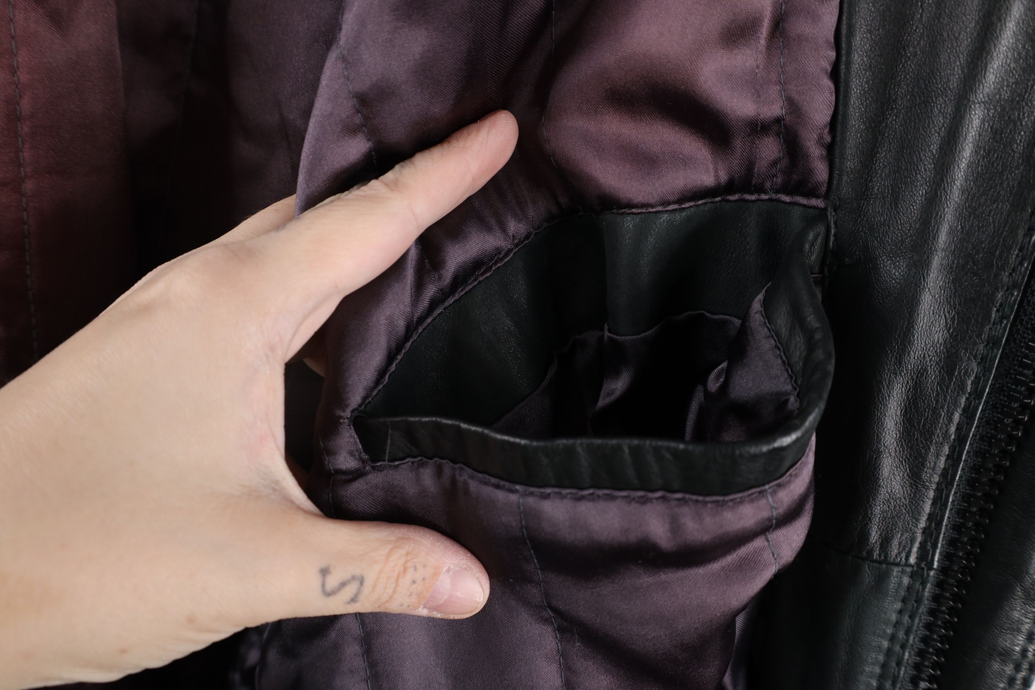 Vintage Vintage 90s Streetwear Quilted Leather Flight Bomber Jacket Size US L / EU 52-54 / 3 - 7 Thumbnail