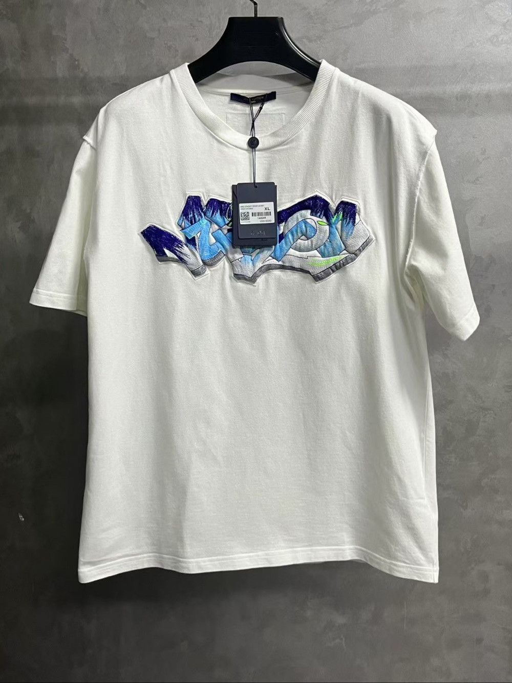 Louis Vuitton Louis Vuitton Graffiti Embroidered T-Shirt Size XL Size US XL / EU 56 / 4 - 1 Thumbnail