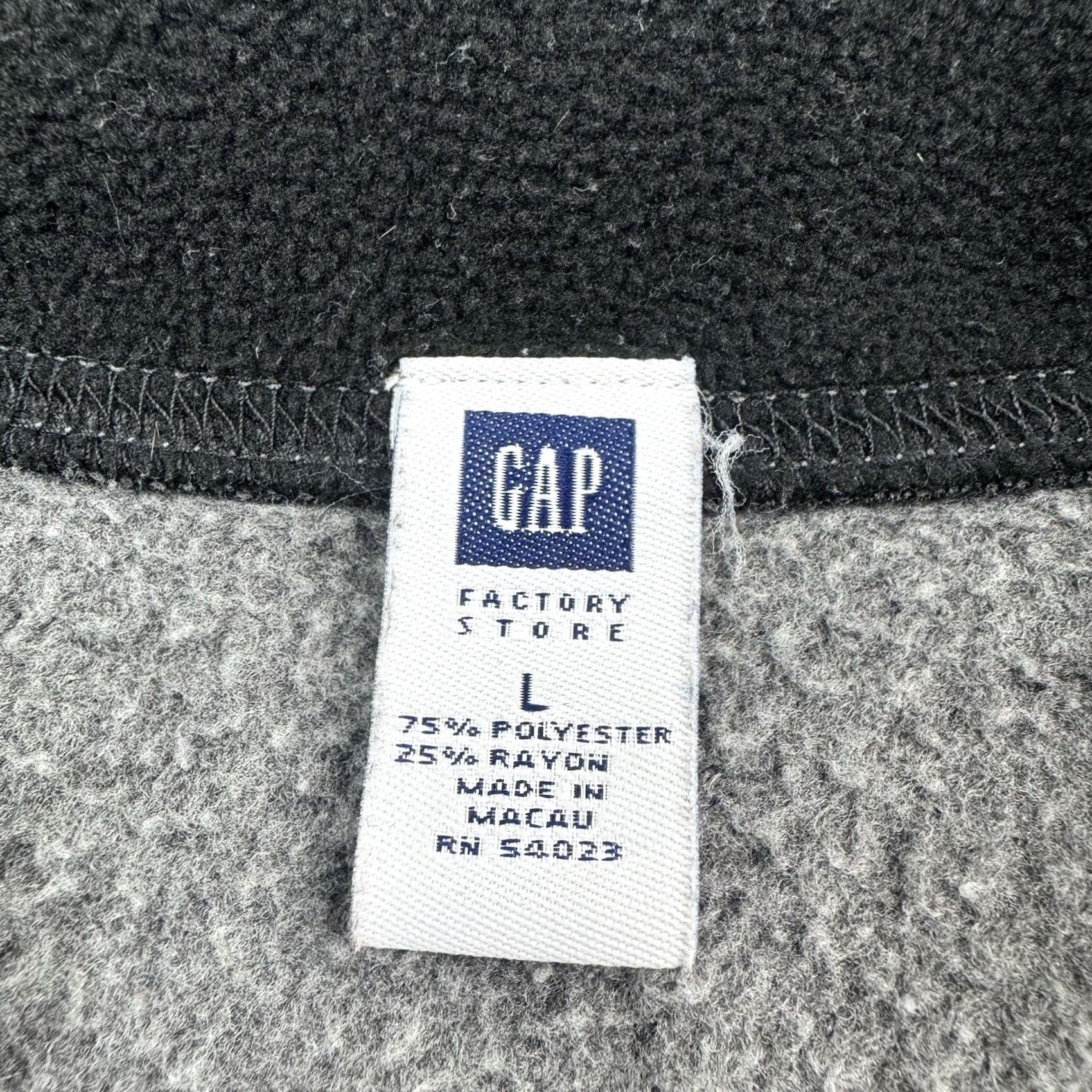 Gap VINTAGE Gap Fleece Vest Mens L Gray Zip Full Zip 90s Y2K Preppy Hipster Classic Size US L / EU 52-54 / 3 - 2 Thumbnail