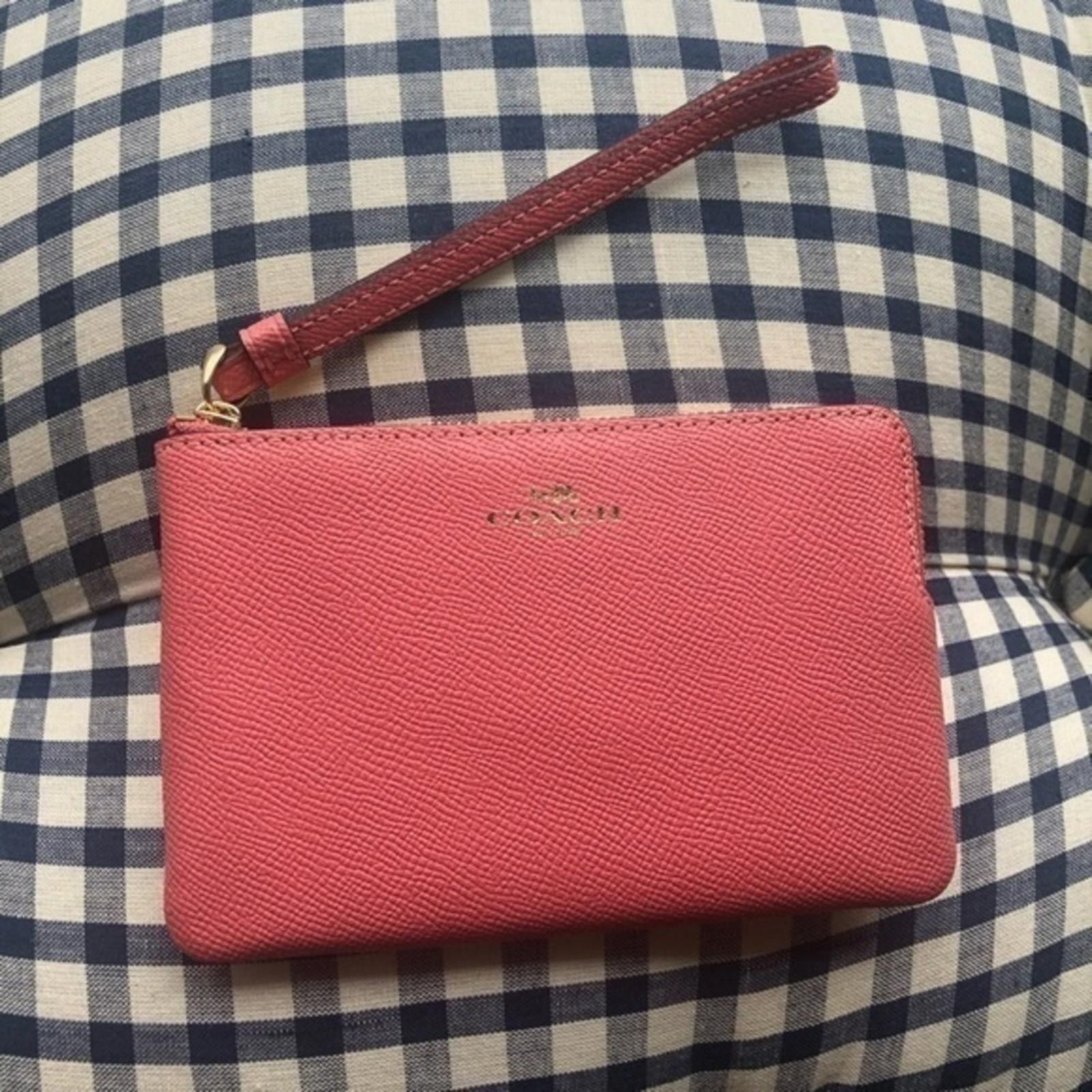 Coach Coach Pink Corner Zip Cross Grain Leather Wristlet Size ONE SIZE - 2 Thumbnail
