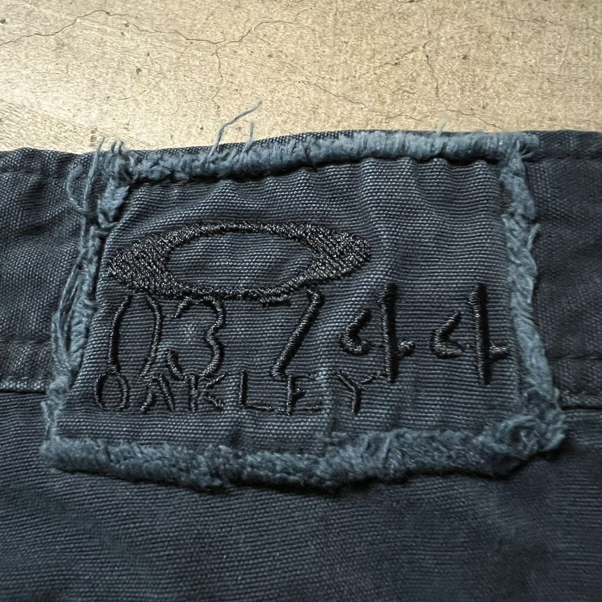 Oakley × Vintage Vintage Y2K Oakley Navy Tactical Cargo Shorts Size US 34 / EU 50 - 7 Thumbnail