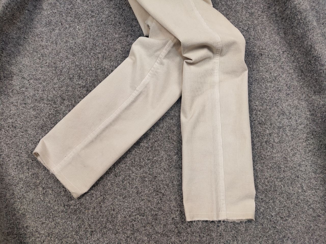 Nili Lotan Nili lotan Design Classic Trouser Corduroy Beige Pants Size 25" / US 0 / IT 36 - 14 Thumbnail