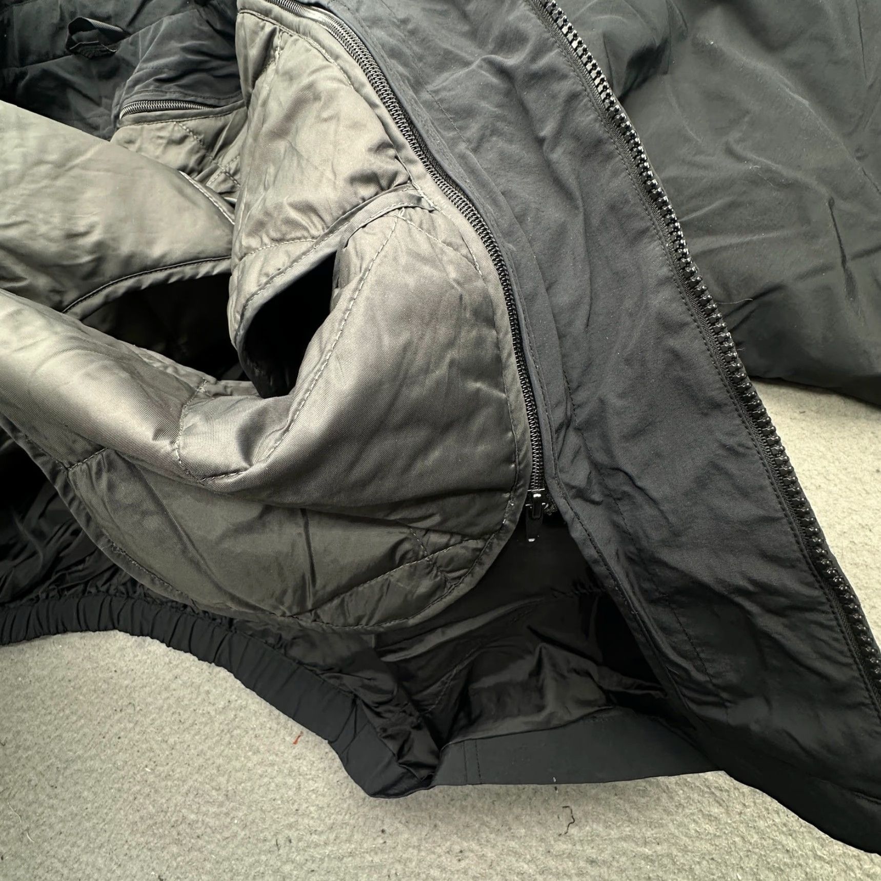 Vintage VINTAGE Blauer Tactical Nylon Bomber Jacket Mens Medium Black Quilt Zip Liner Size US L / EU 52-54 / 3 - 7 Thumbnail