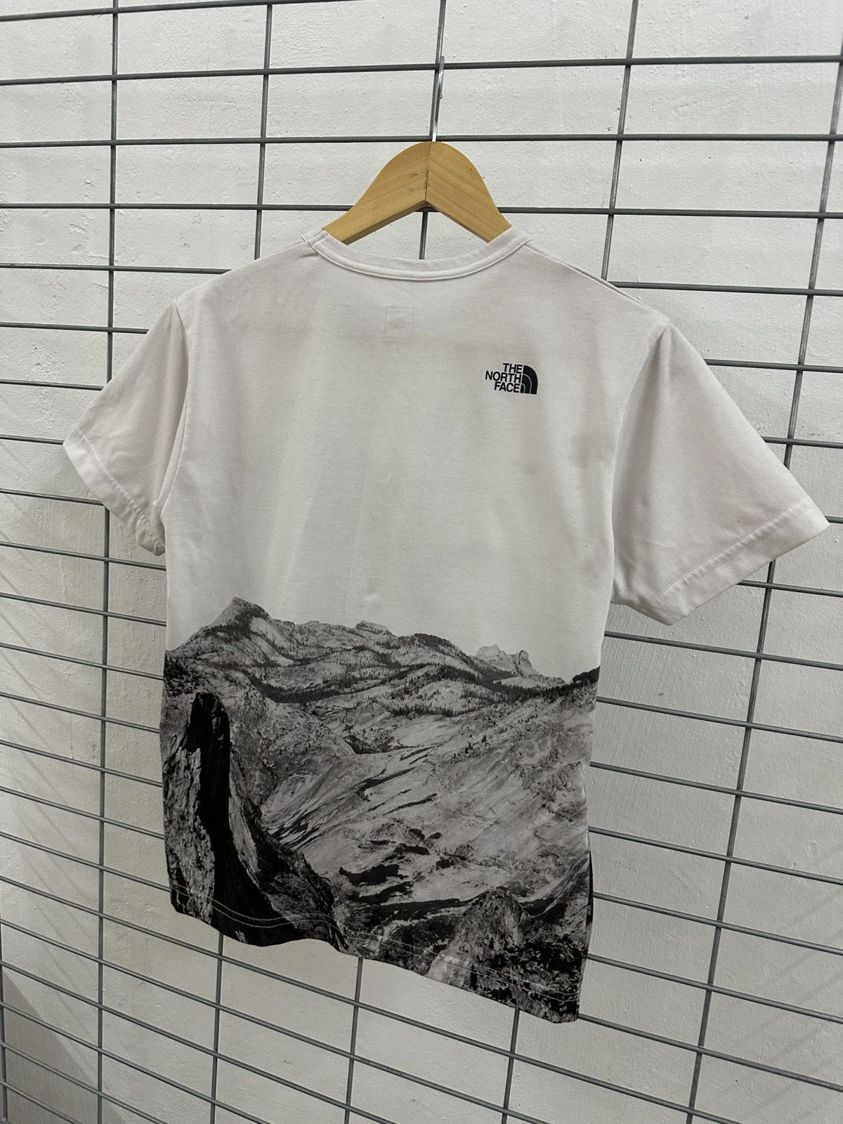 The North Face Rare And Beautiful The North Face Yosemite National Park Tee Size US S / EU 44-46 / 1 - 4 Thumbnail